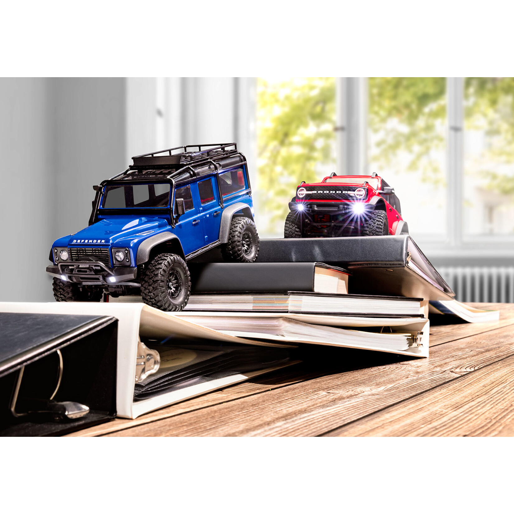 Traxxas 970541RED - 1/18 RTR Scale and Trail Defender - Red