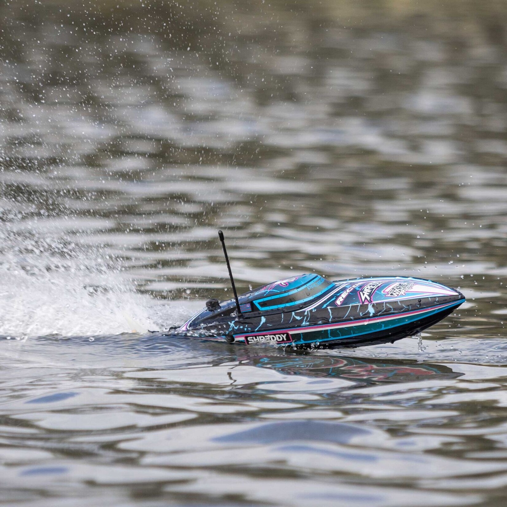 Pro Boat PRB08053T1 - Recoil 2 18" Self-Righting Deep-V Brushless Boat - Shreddy