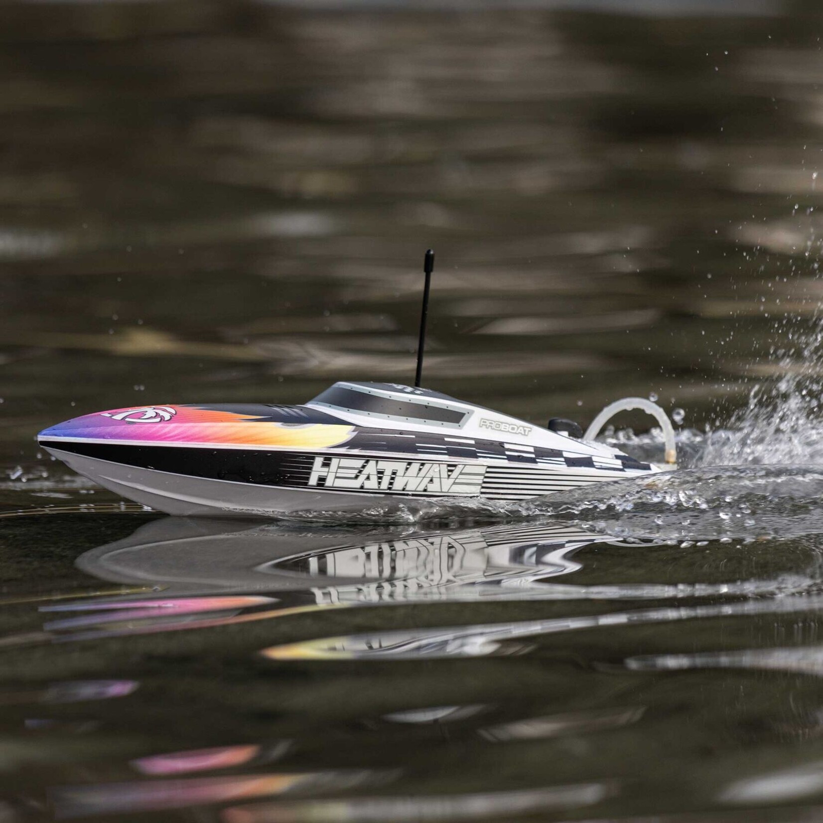 Pro Boat PRB08053T2 - Recoil 2 18" Self-Righting Deep-V Brushless Boat - Heatwave