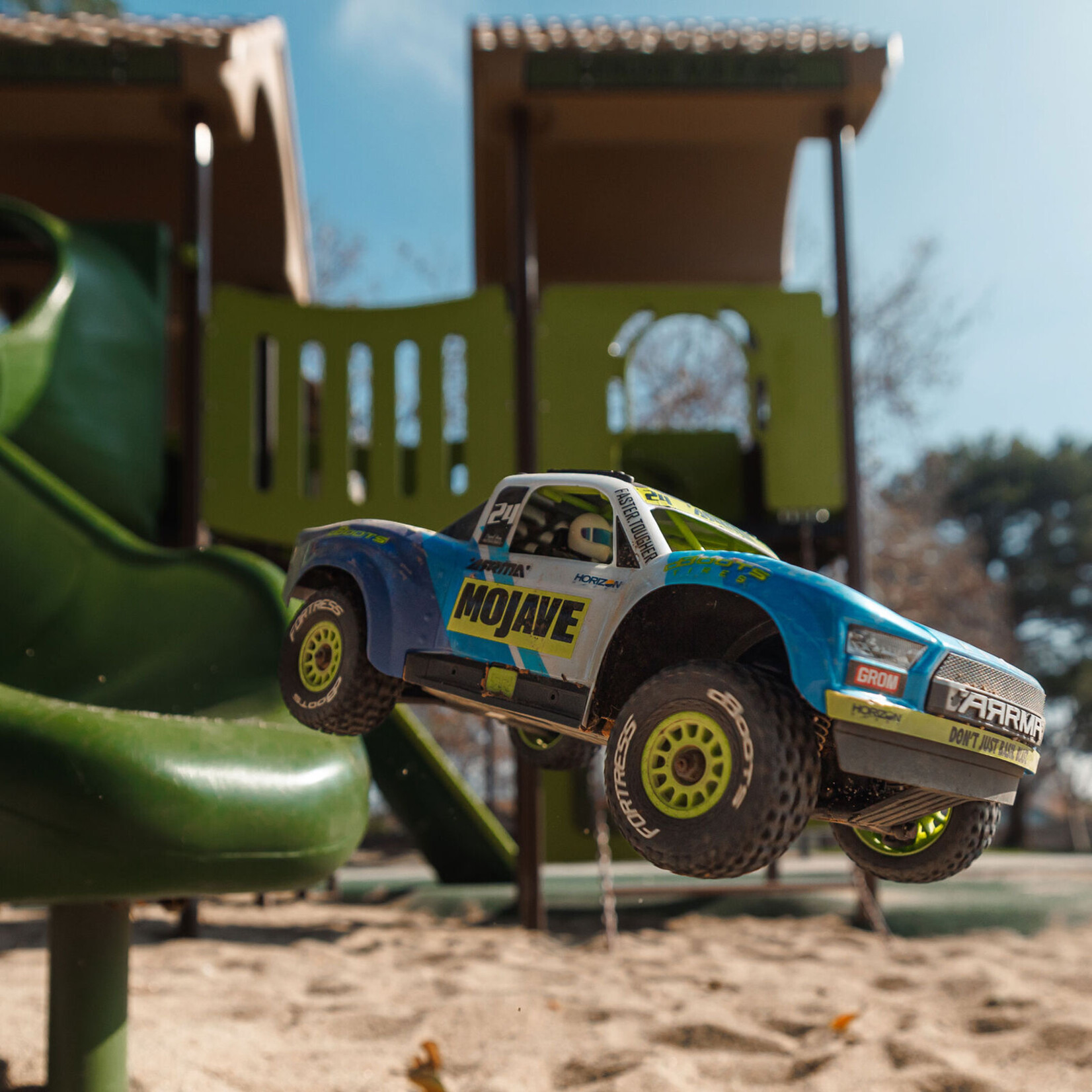 Arrma 1/18 Mojave GROM 4X4 Smart Scale Desert Truck, RTR - Blue/White