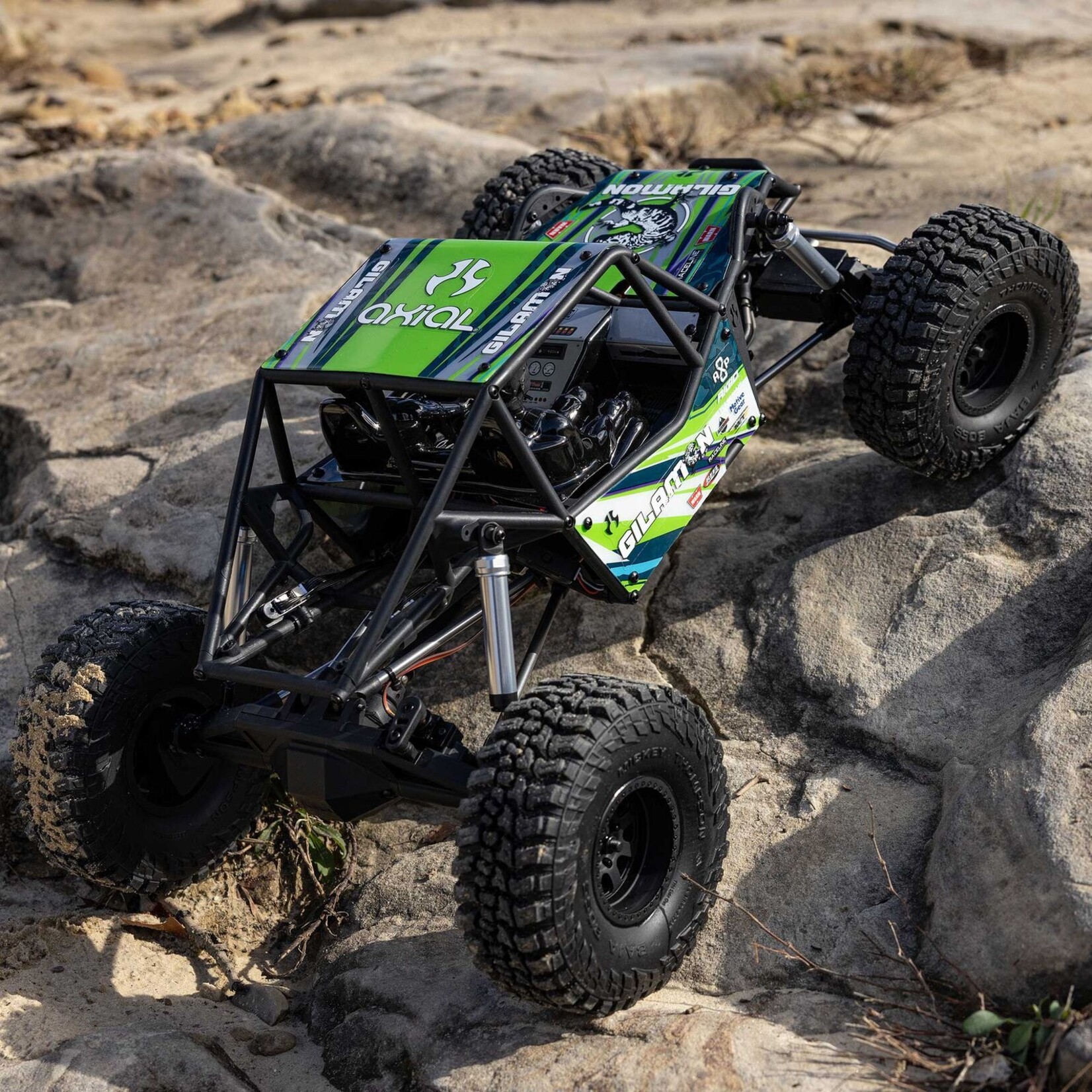 Axial AXI-1207T1 - AXP8 Gilamon 2.2 4X4 Brushed Trail Buggy, RTR - Green