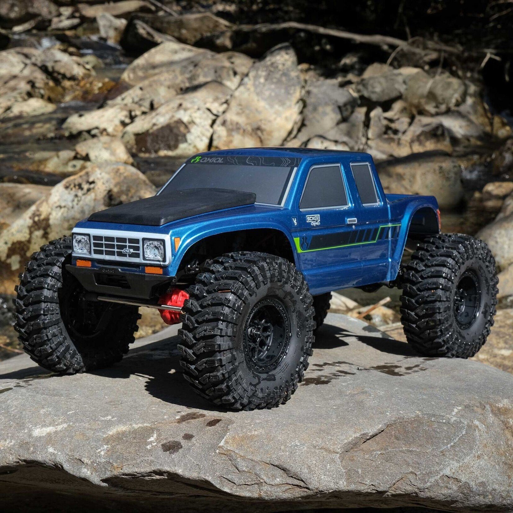 Axial AXI-2036T2 - 1/10 SCX10 III Coyote 4X4 RTR Brushed Rock Crawler - Blue