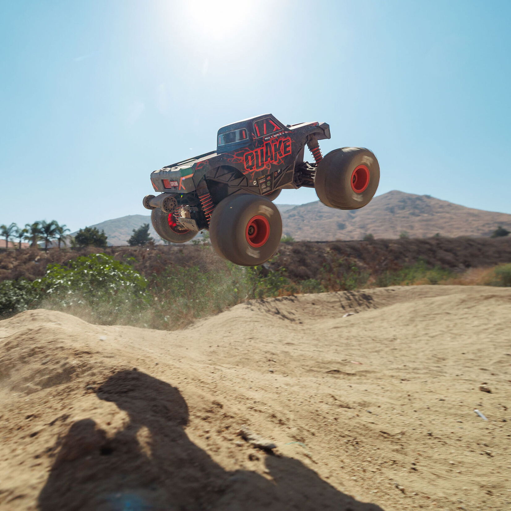 Arrma ARA2137T1 - 1/16 QUAKE GROM 4X4 RTR Monster Truck - Red