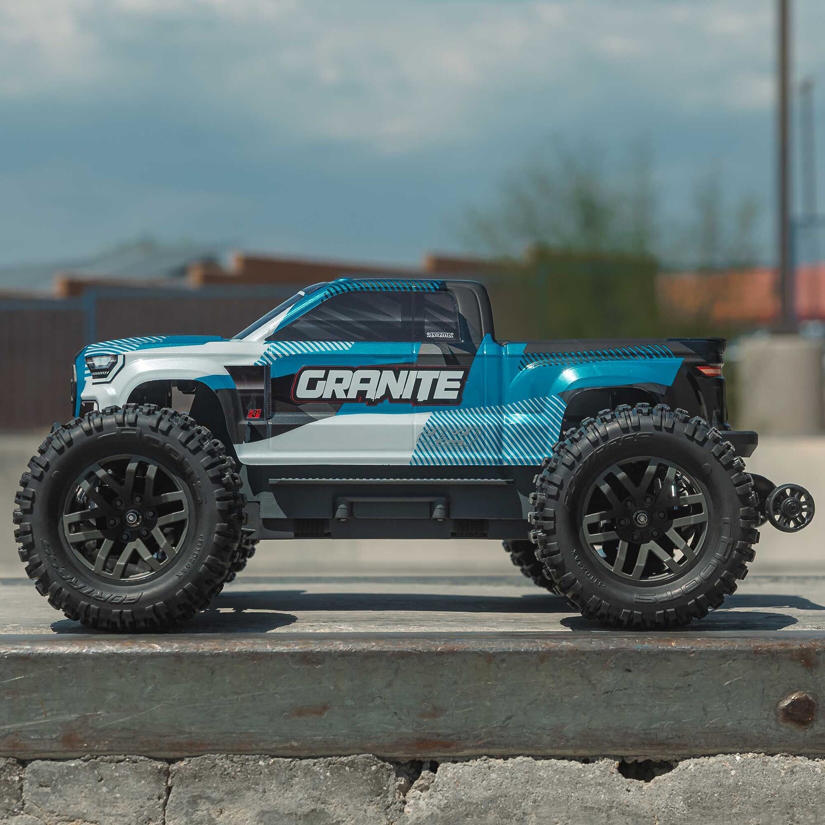 Arrma ARA4302V4T1 1:10 Granite 4x4 223S BLX Brushless Monster Truck RTR w/DSC Blue