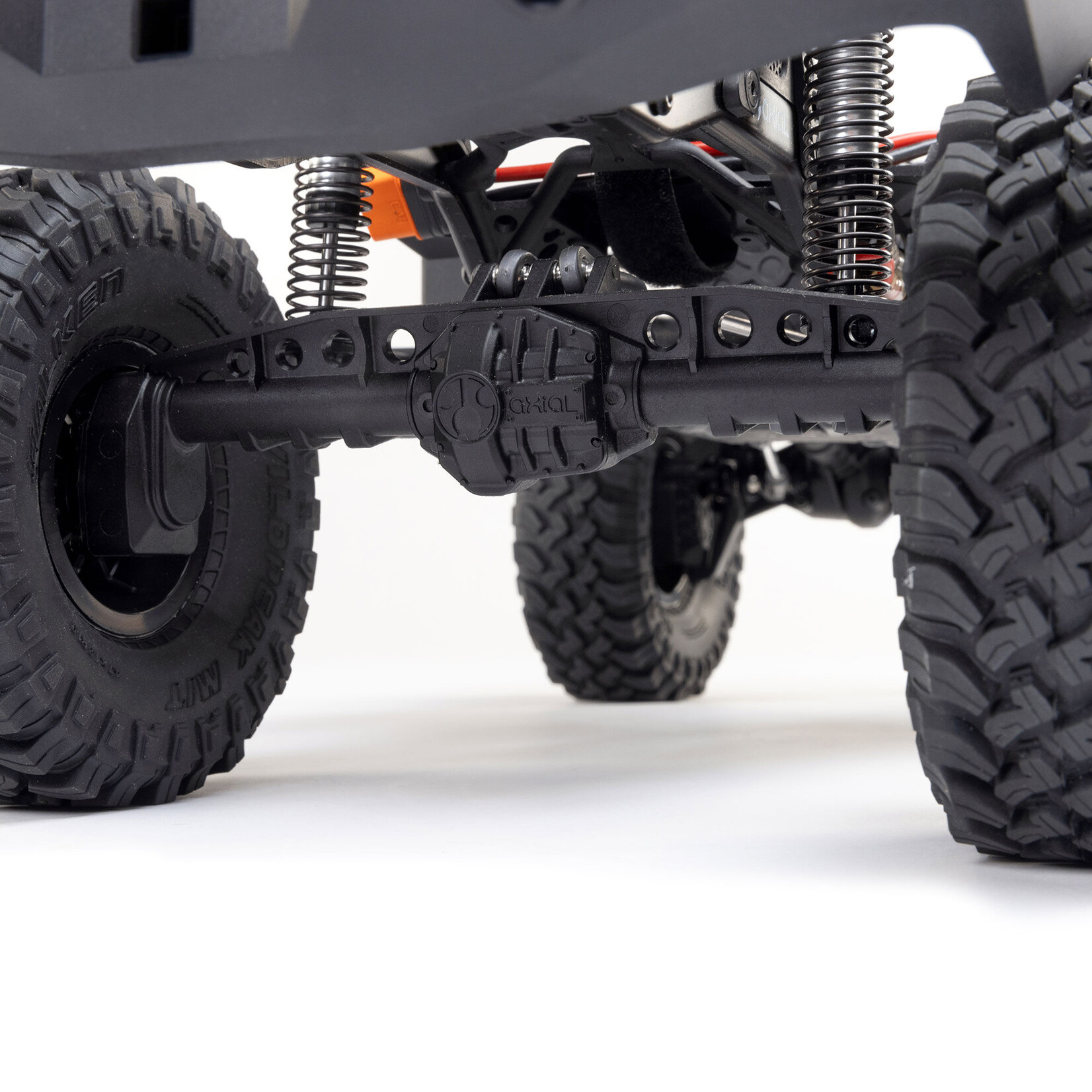 Axial AXI-1375T1 1:10 SCX10 III Base Camp 4X4 Rock Crawler Brushed RTR White