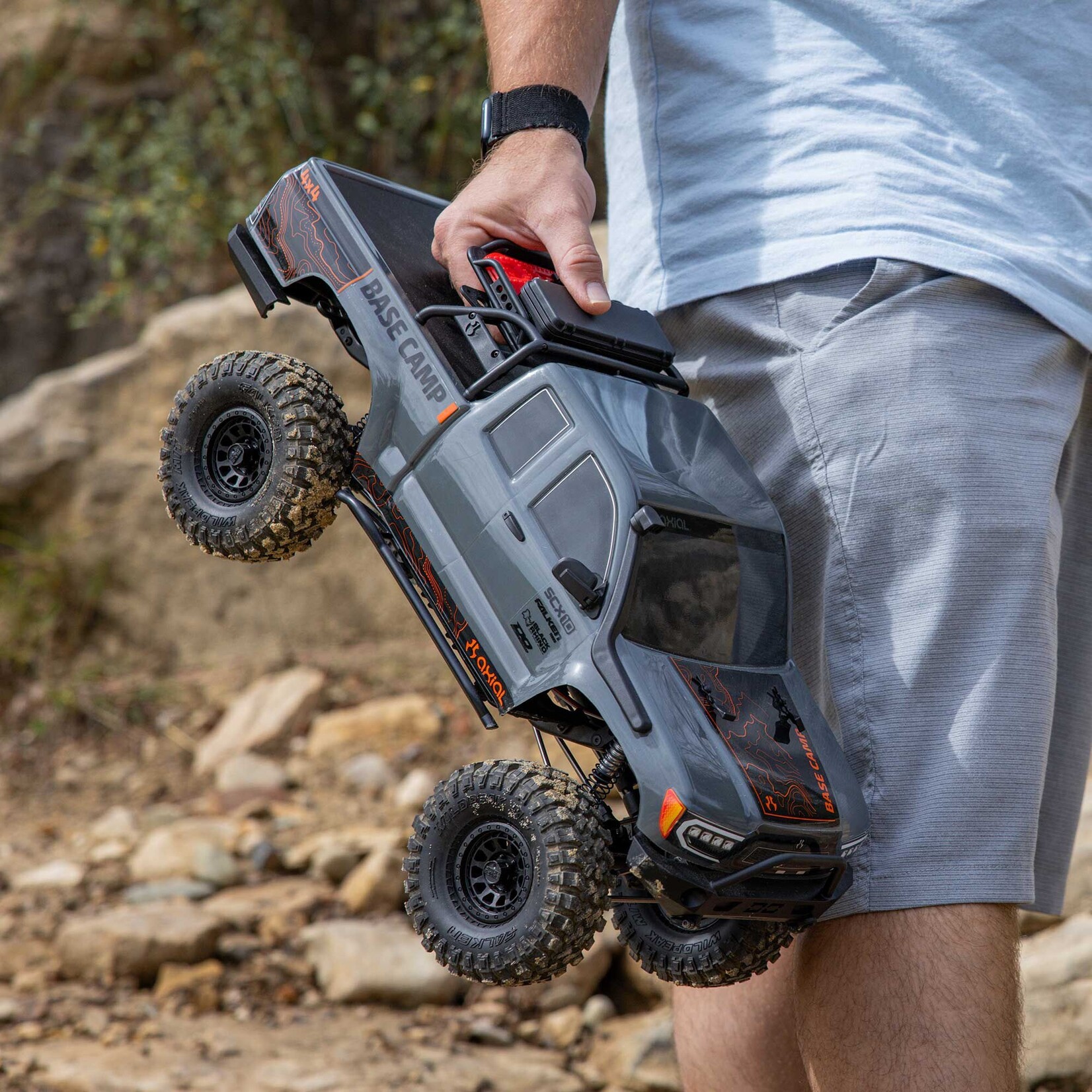 Axial AXI-1375T2 1:10 SCX10 III Base Camp 4X4 Rock Crawler Brushed RTR Gray
