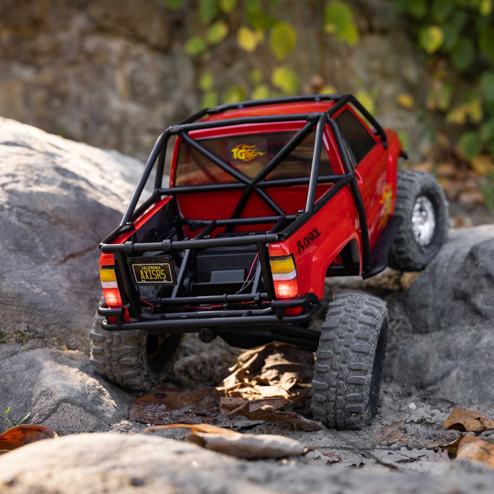 Axial AXI-2062T2 1:10 SCX10 III 1987 Toyota SR5 4X4 RTR Brushed Rock Crawler Red