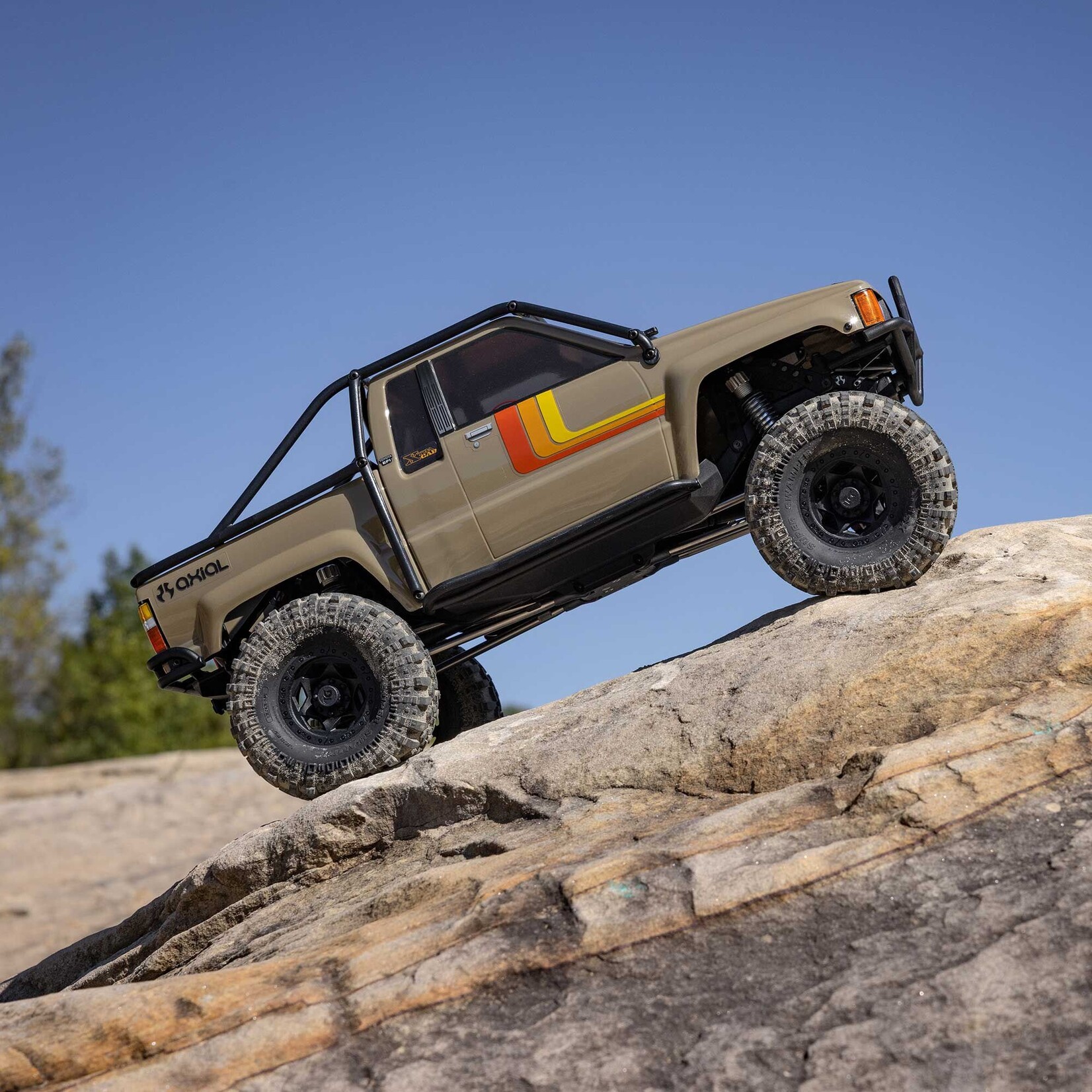 Axial AXI-2062T1 1:10 SCX10 III 1987 Toyota SR5 4X4 RTR Brushed Rock Crawler Tan