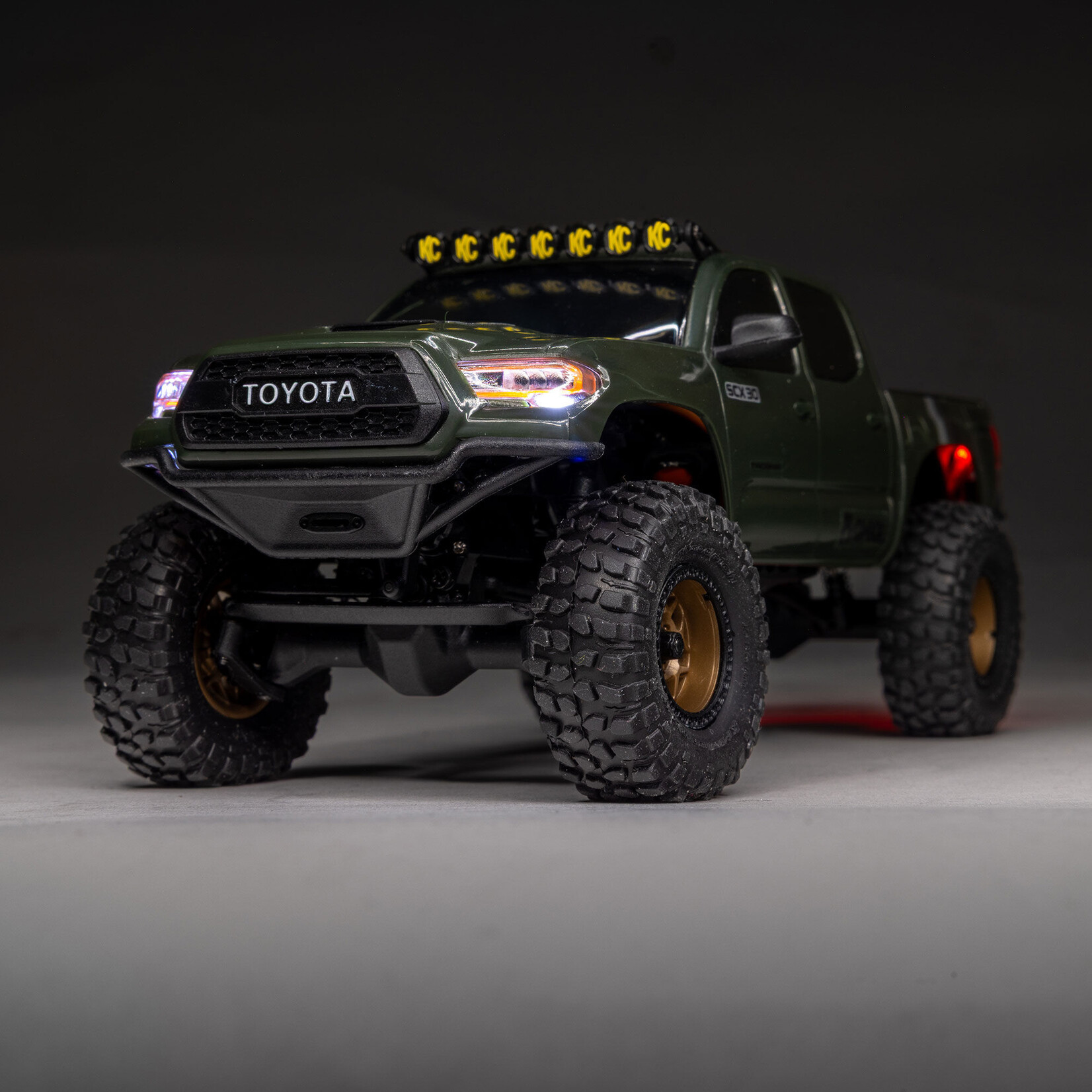 Axial AXI-3289T1 1:30 SCX30 Toyota Tacoma 4x4 RTR Brushed Rock Crawler Extreme Off Road