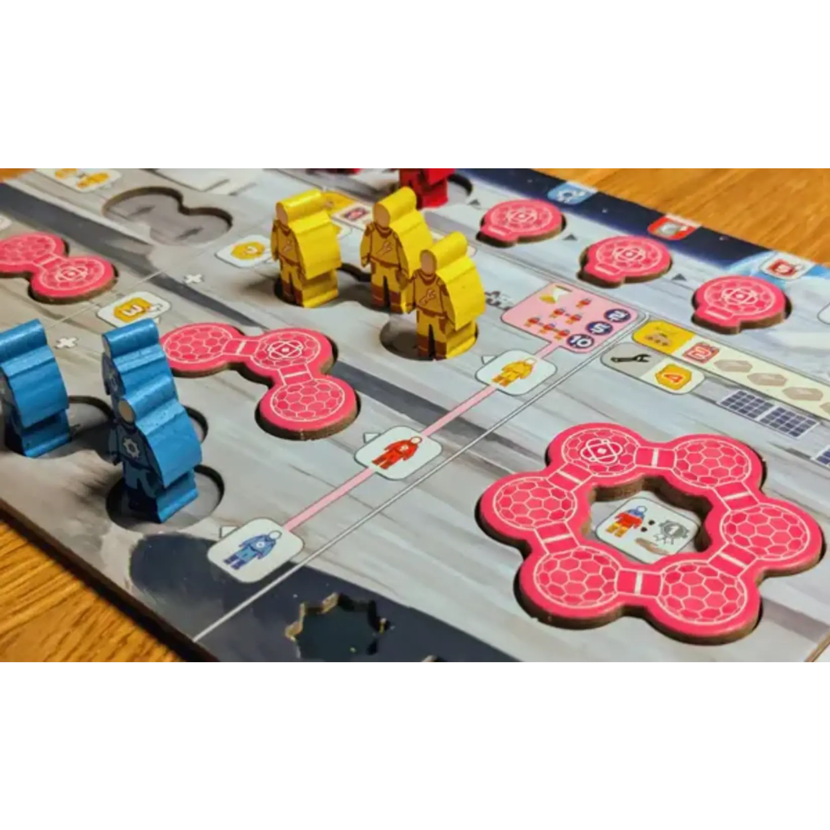 Pandasaurus Games Shackleton Base: A Journey to the Moon