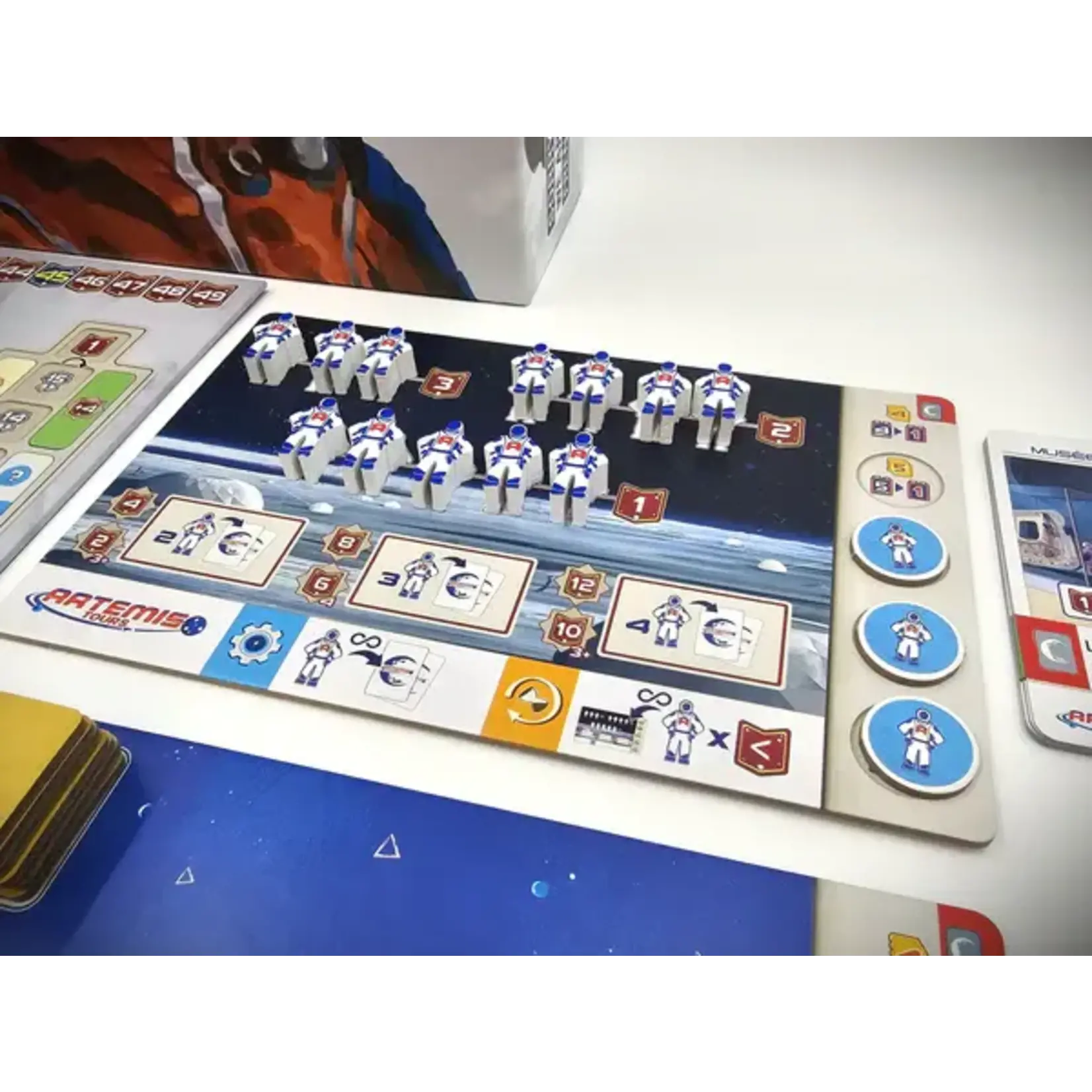 Pandasaurus Games Shackleton Base: A Journey to the Moon