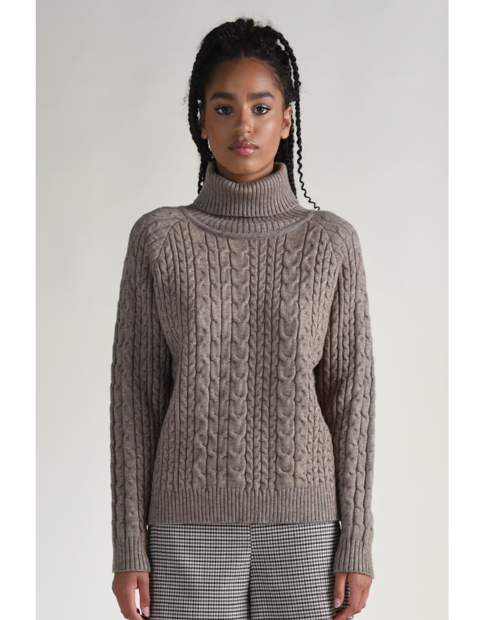 Molly Bracken Molly Bracken - Cable stitch turtleneck sweater (light brown)
