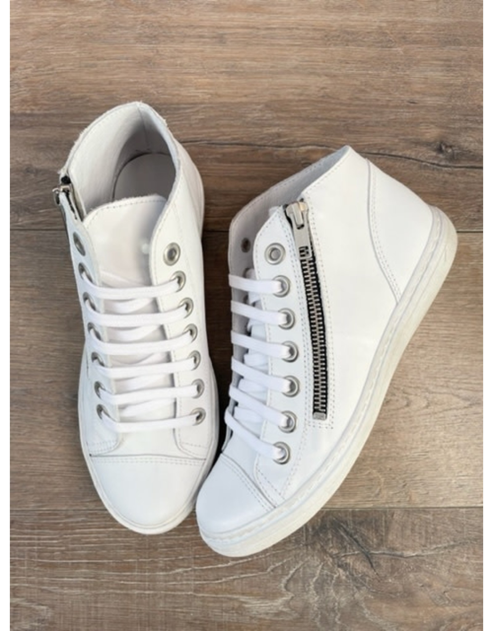 Chacal - High top leather sneakers 