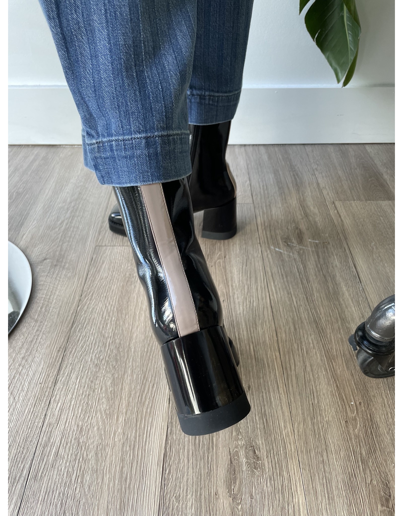 Aqua Flex Aqua-Flex Foxy boot (black patent with contrast back)