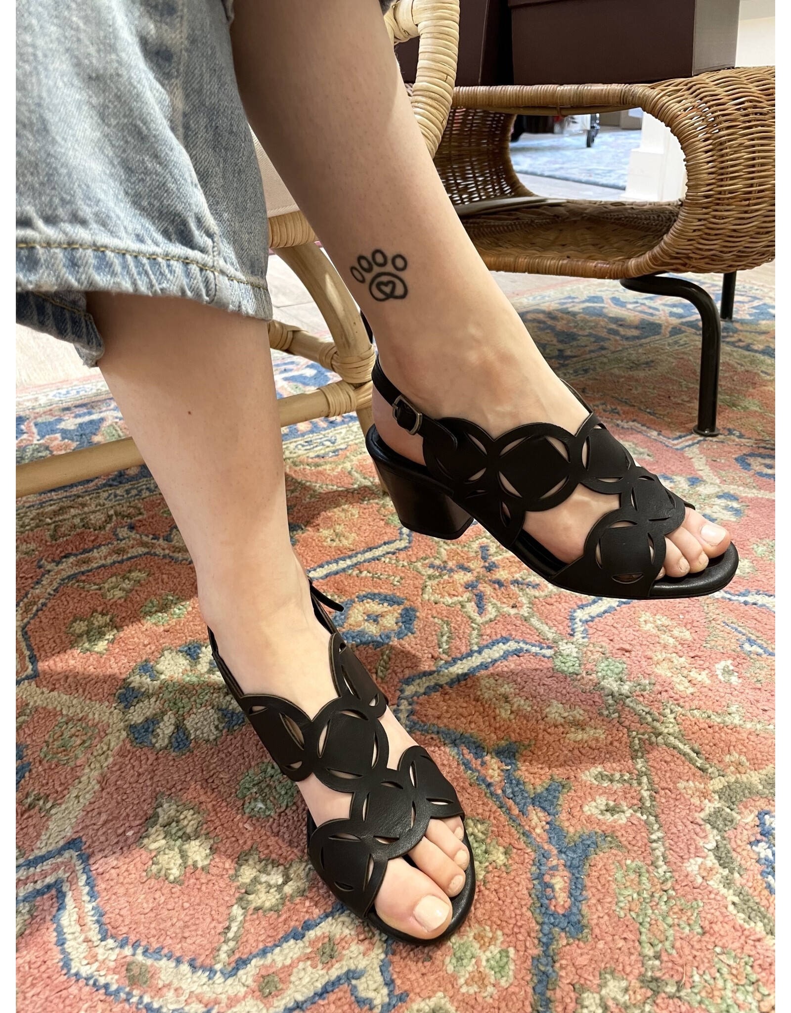 Bueno Bueno - Cassidy heeled sandal (black)
