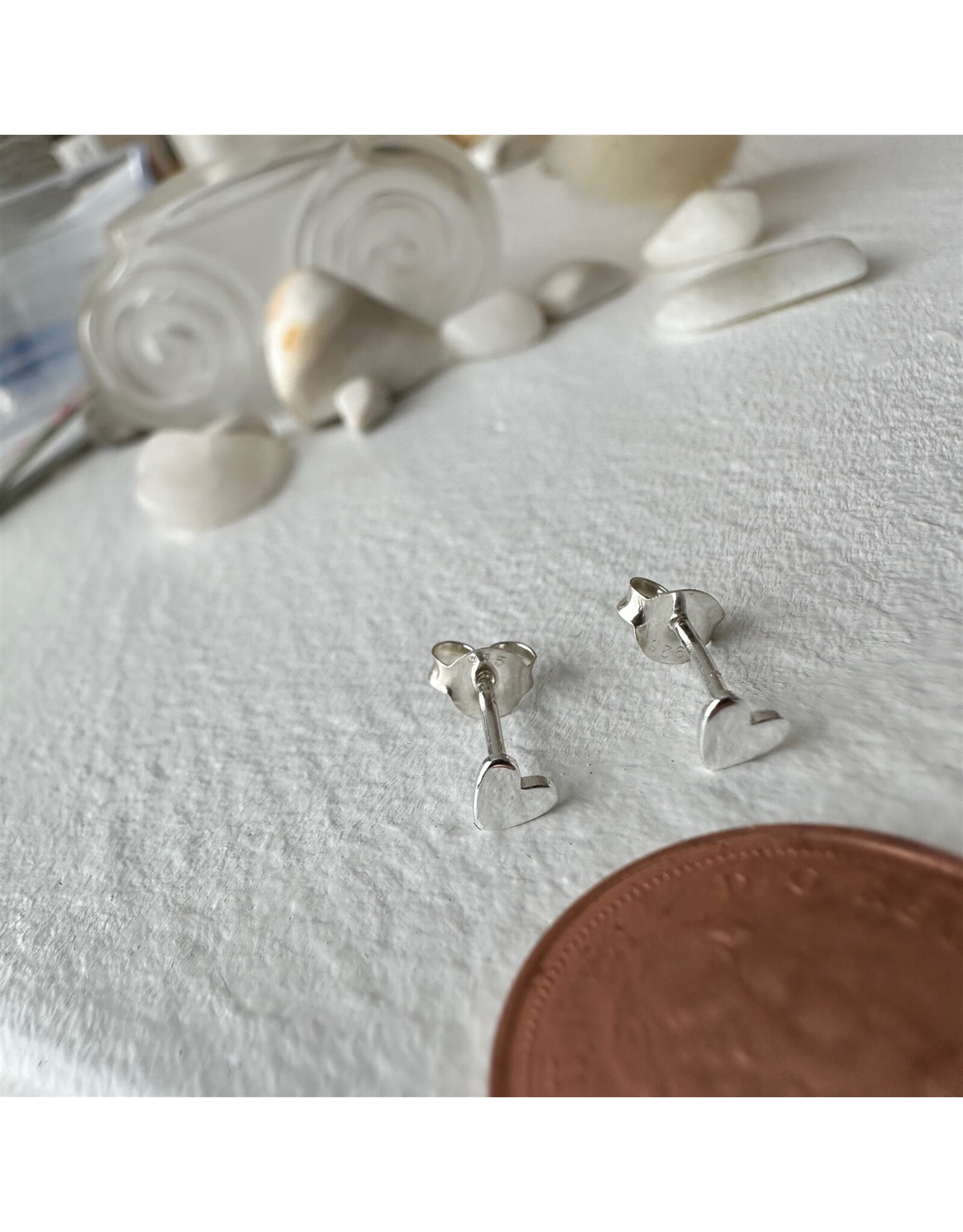 Pika & Bear Pika & Bear - Inima Tiny Heart Stud Earrings