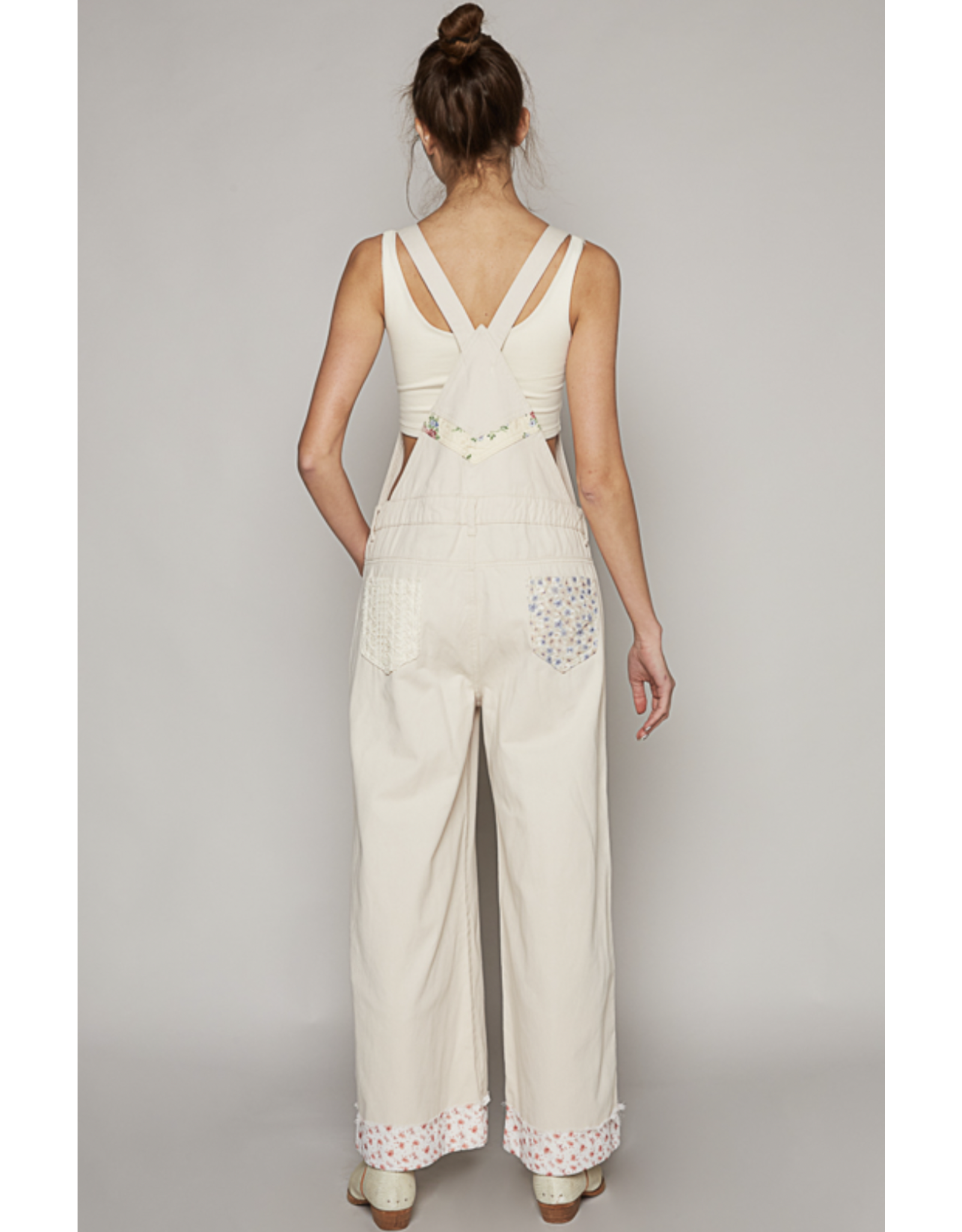 POL Poppy - Overalls with floral print patches (Pale Almond)