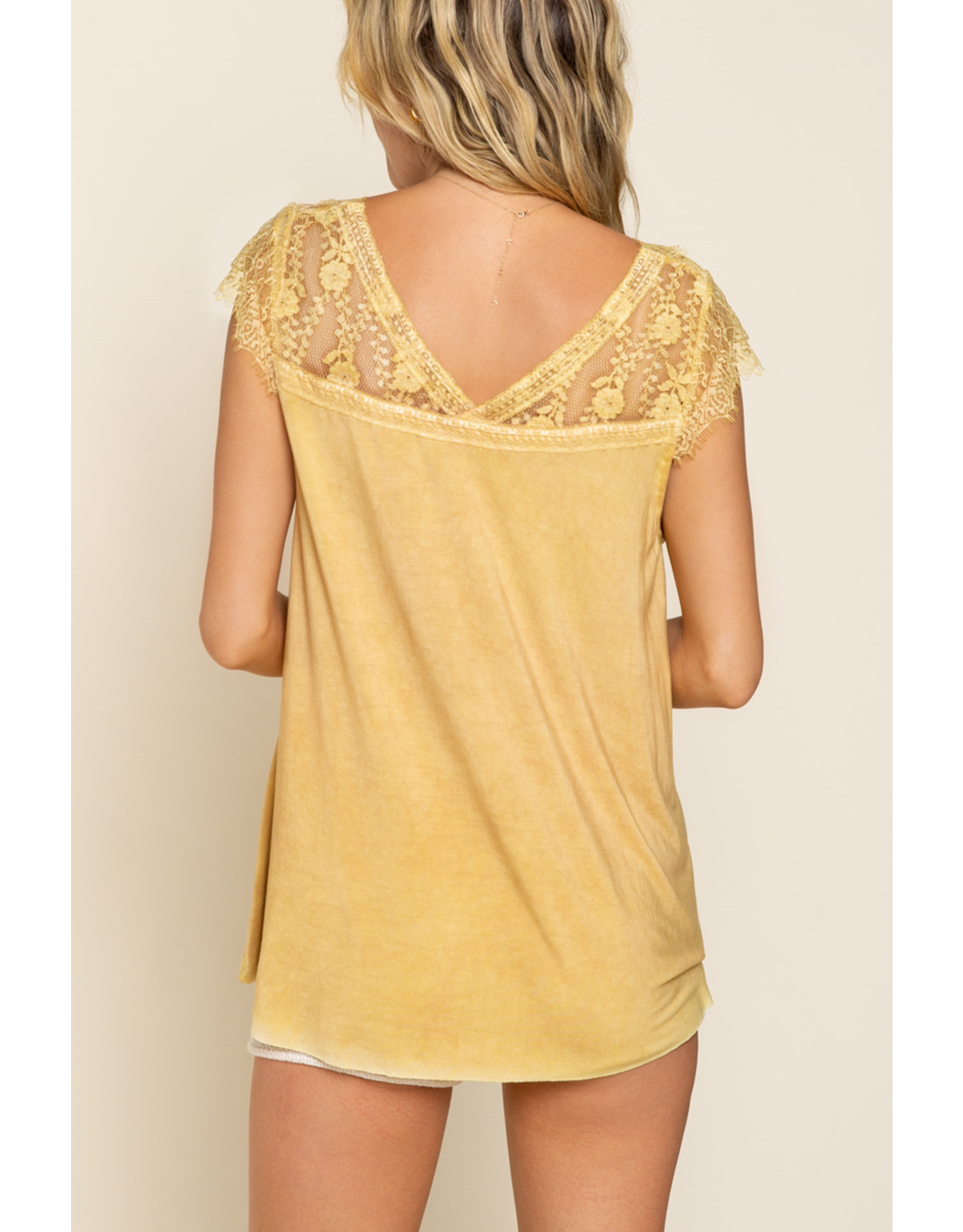 POL Simone - V neck top with lace trim and shoulders (Gingko Yellow)