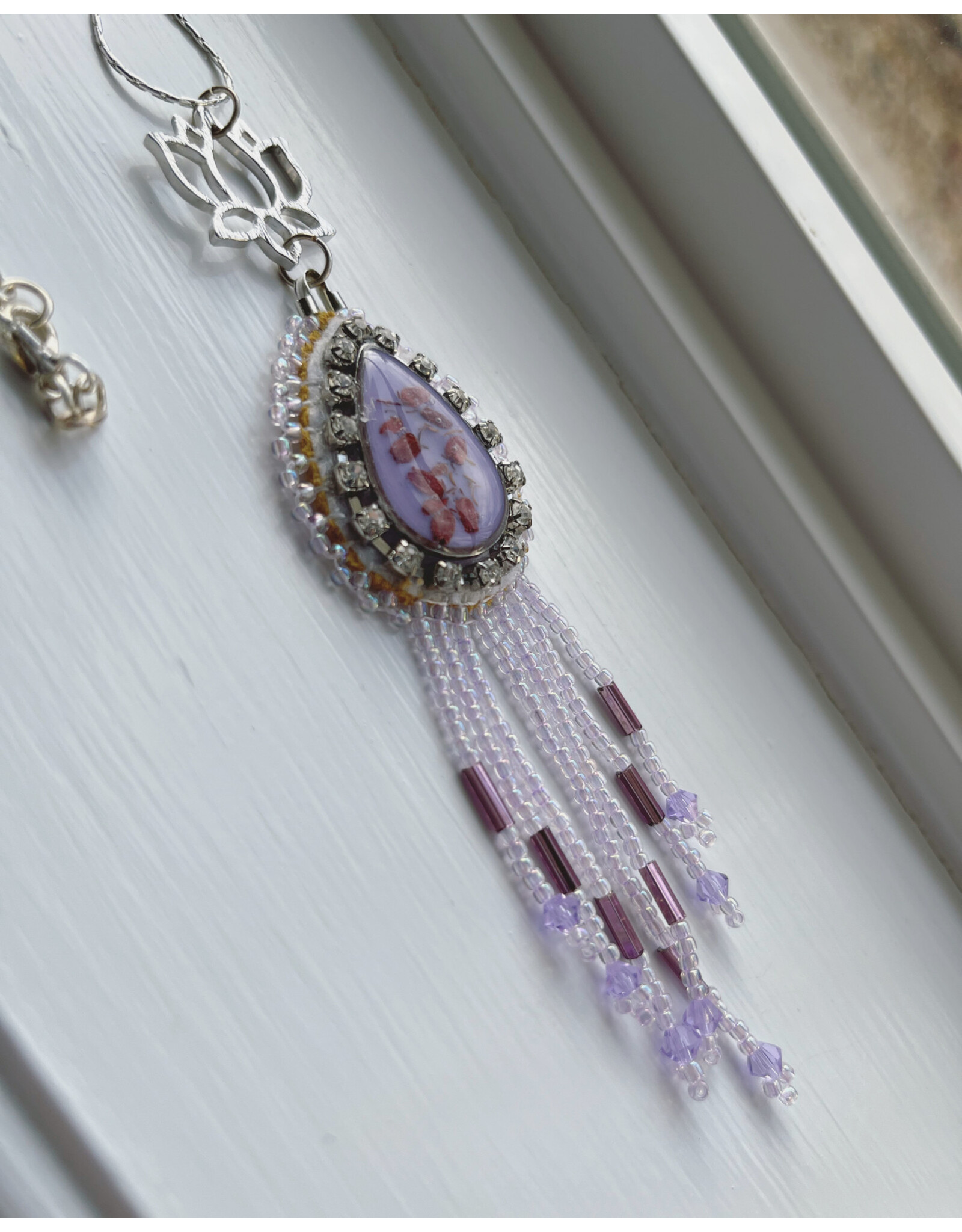 Indigediva Jewels Indigediva Jewels - Crystal flower necklace