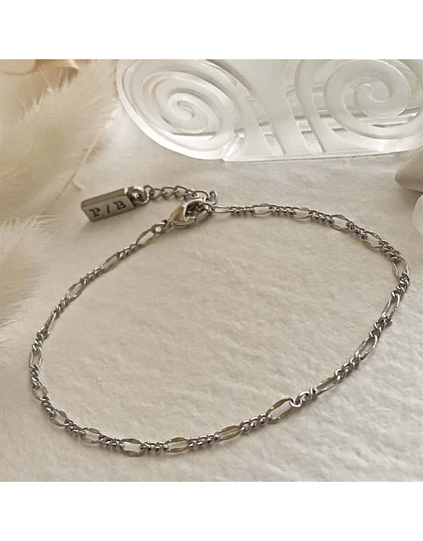Pika & Bear Pika & Bear - "Figaro" Flat Link Patterned Chain Bracelet