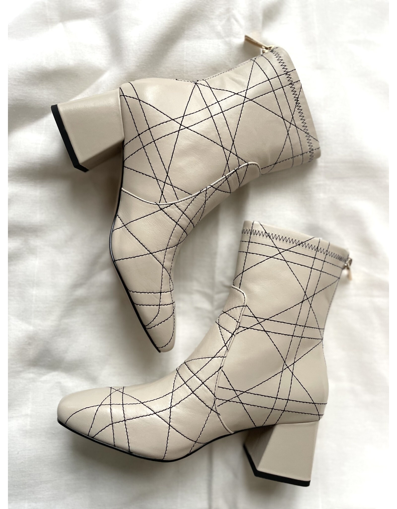 Django and Juliette Django & Juliette - Vian (Cream - Black stitch leather)
