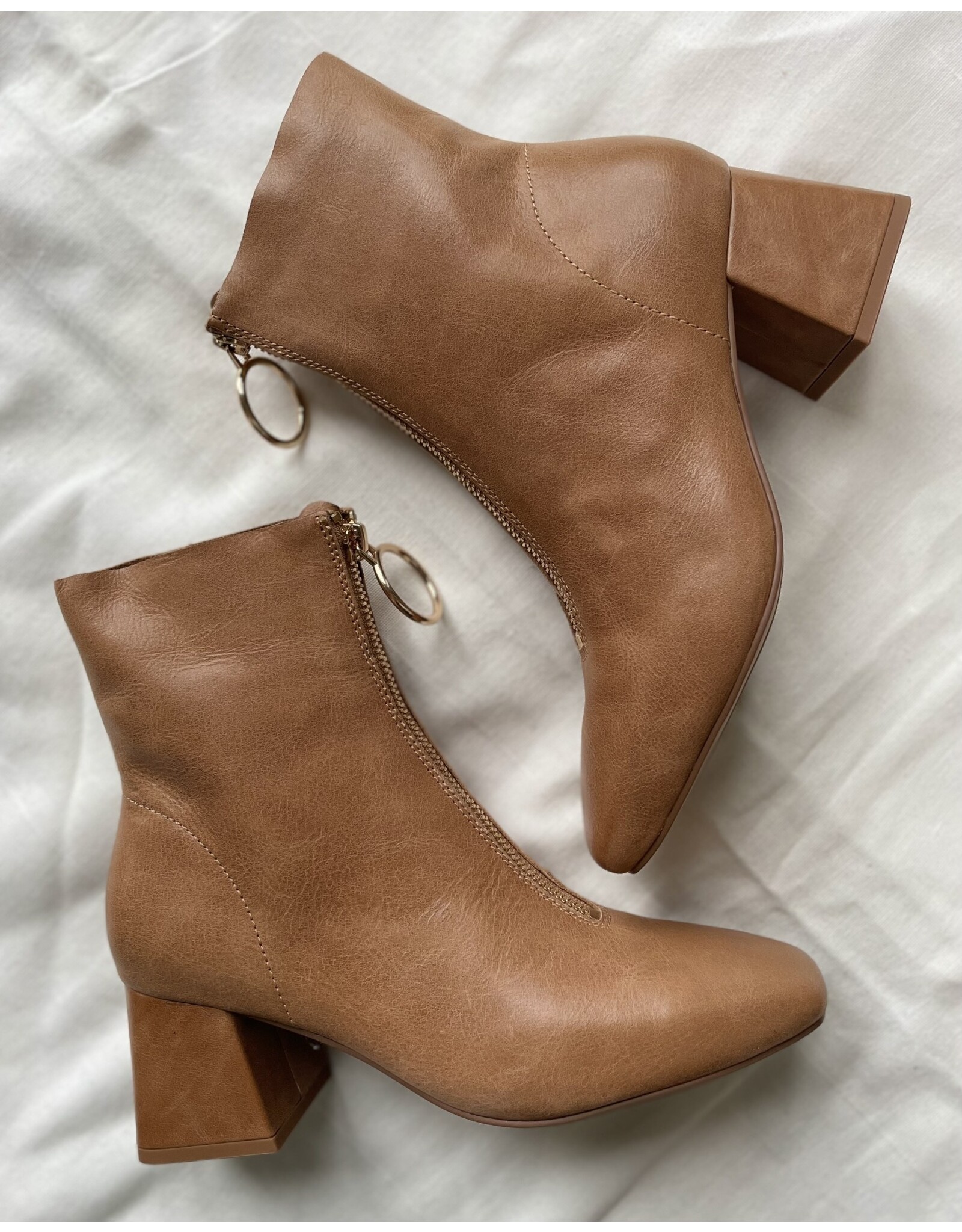 Django and Juliette Django Juliette Vella Tan leather