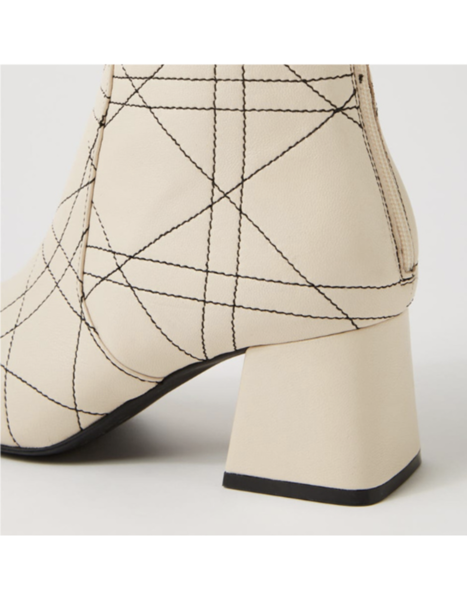Django and Juliette Django & Juliette - Vian (Cream - Black stitch leather)
