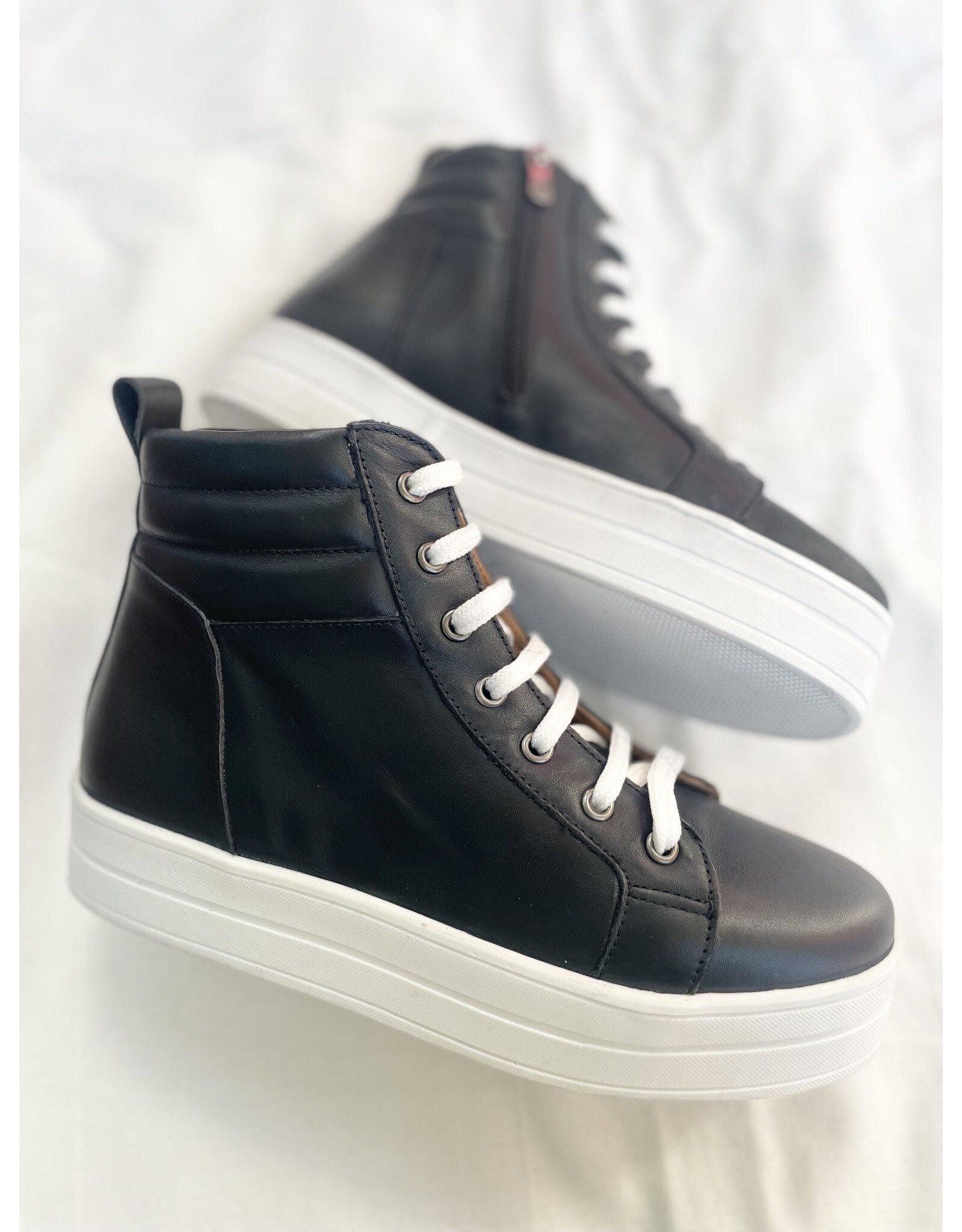 Tyche Tyche - Runaway leather sneaker (Black)