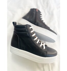 Tyche Tyche - Runaway leather sneaker (Black)