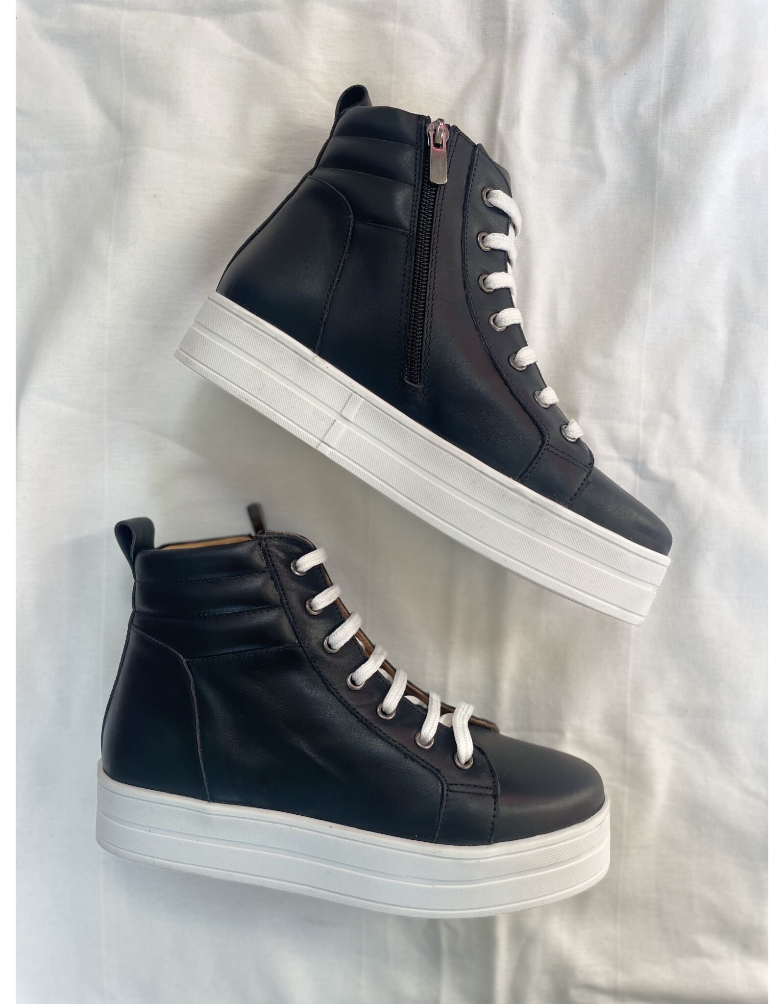 Tyche Tyche - Runaway leather sneaker (Black)