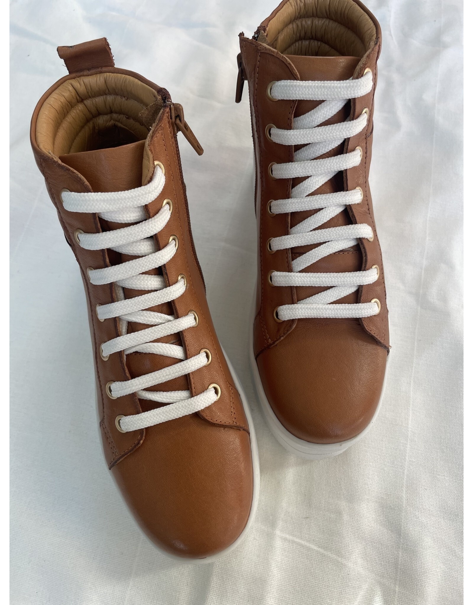 Tyche Tyche - Runaway leather sneaker (Coconut)