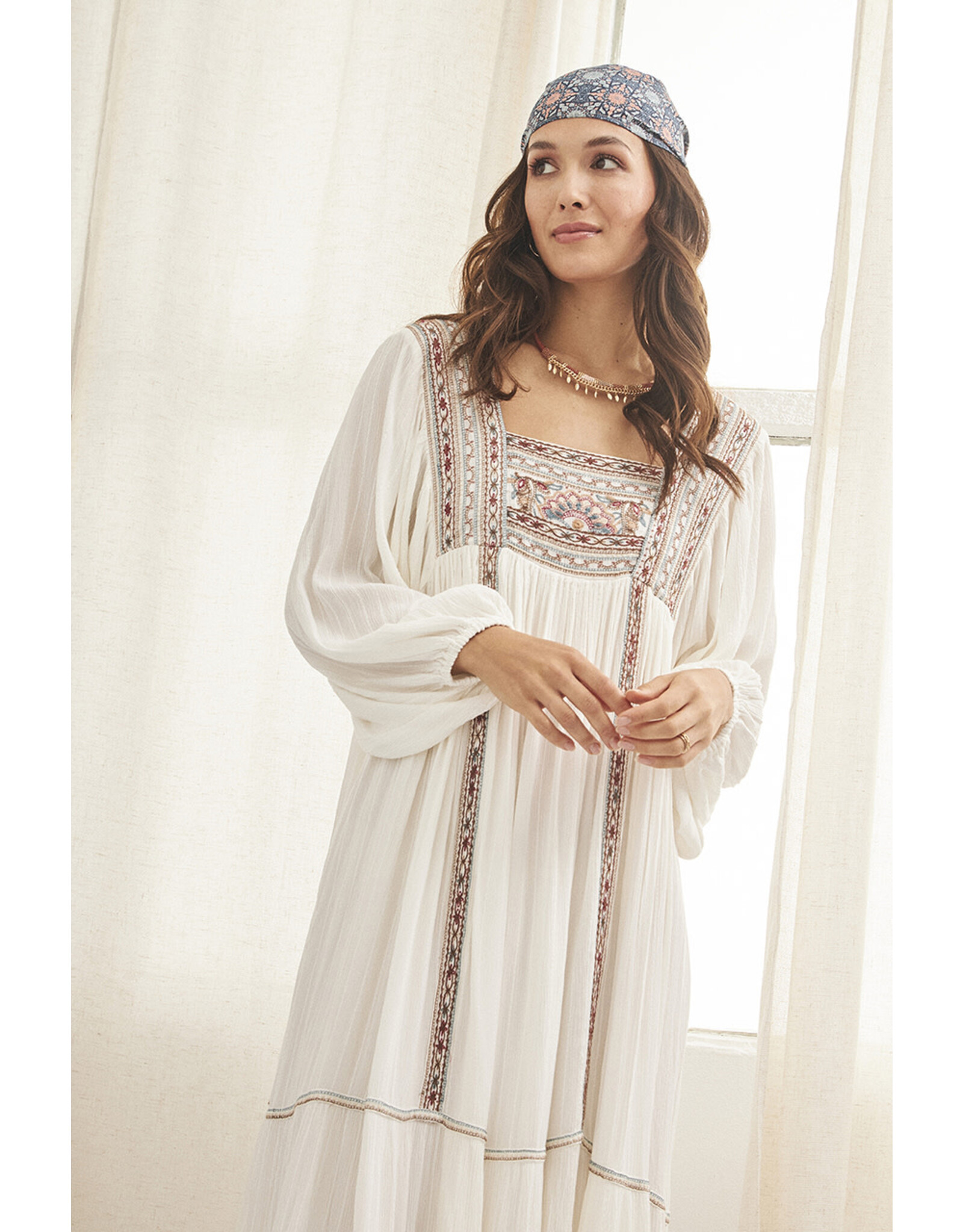 NKN Barcelona NKN Barcelona - Embroidered long sleeve dress (White)