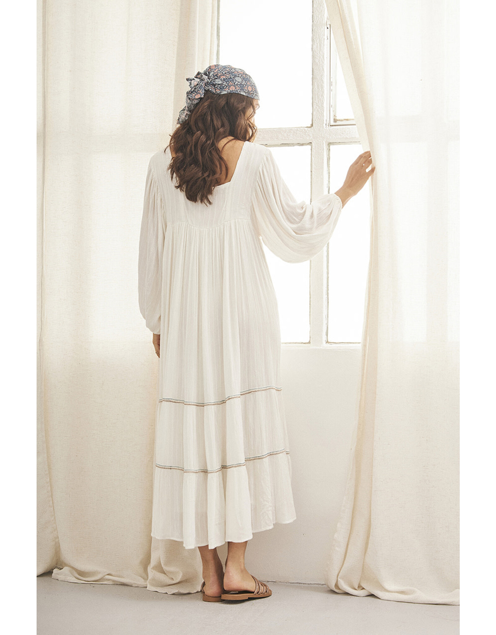 NKN Barcelona NKN Barcelona - Embroidered long sleeve dress (White)