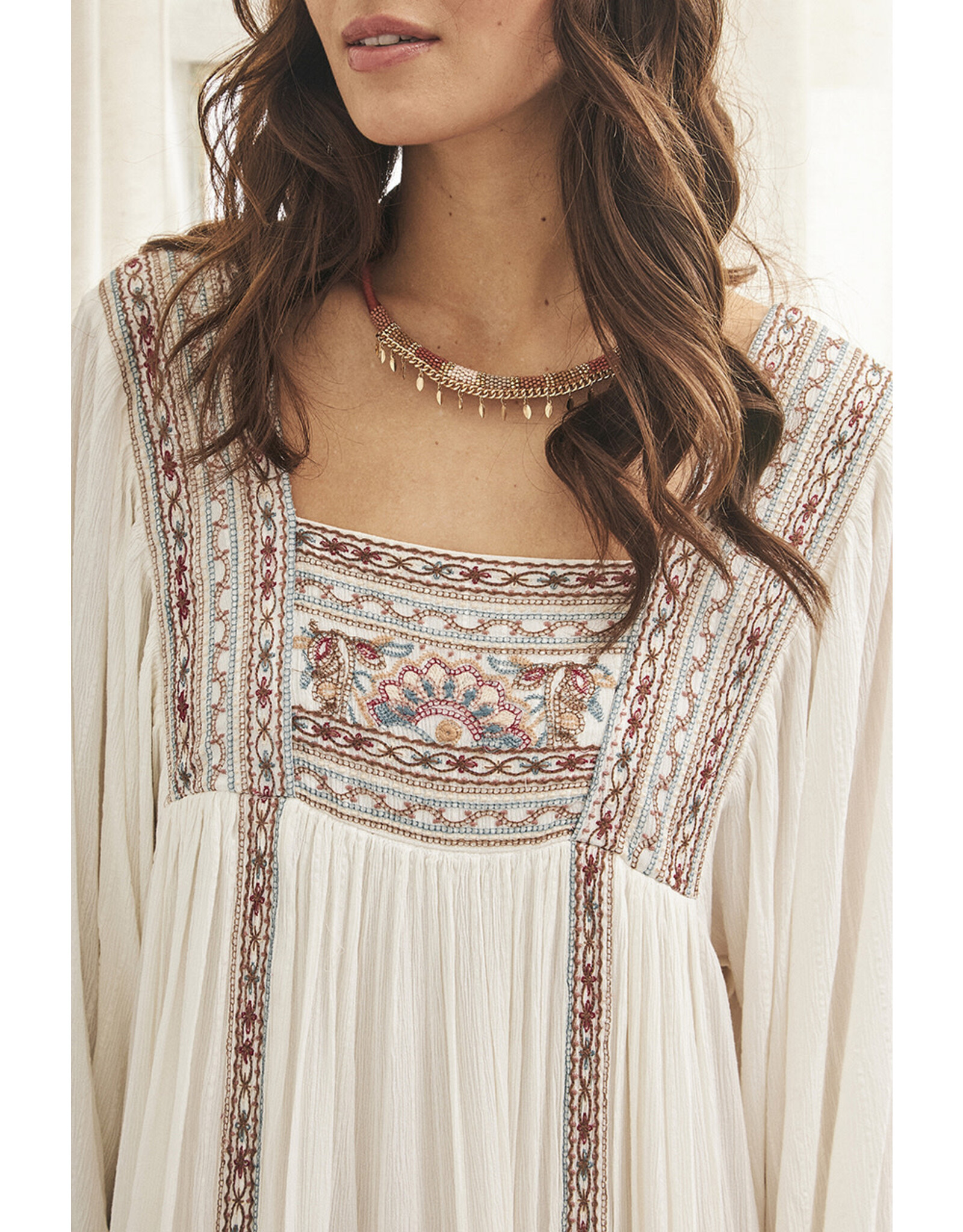 NKN Barcelona NKN Barcelona - Embroidered long sleeve dress (White)