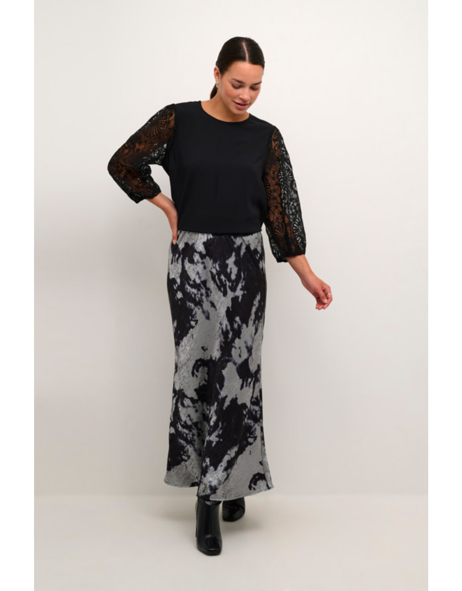 Kaffe Kaffe - Sky Printed Skirt (Blk / Silver Cloud)