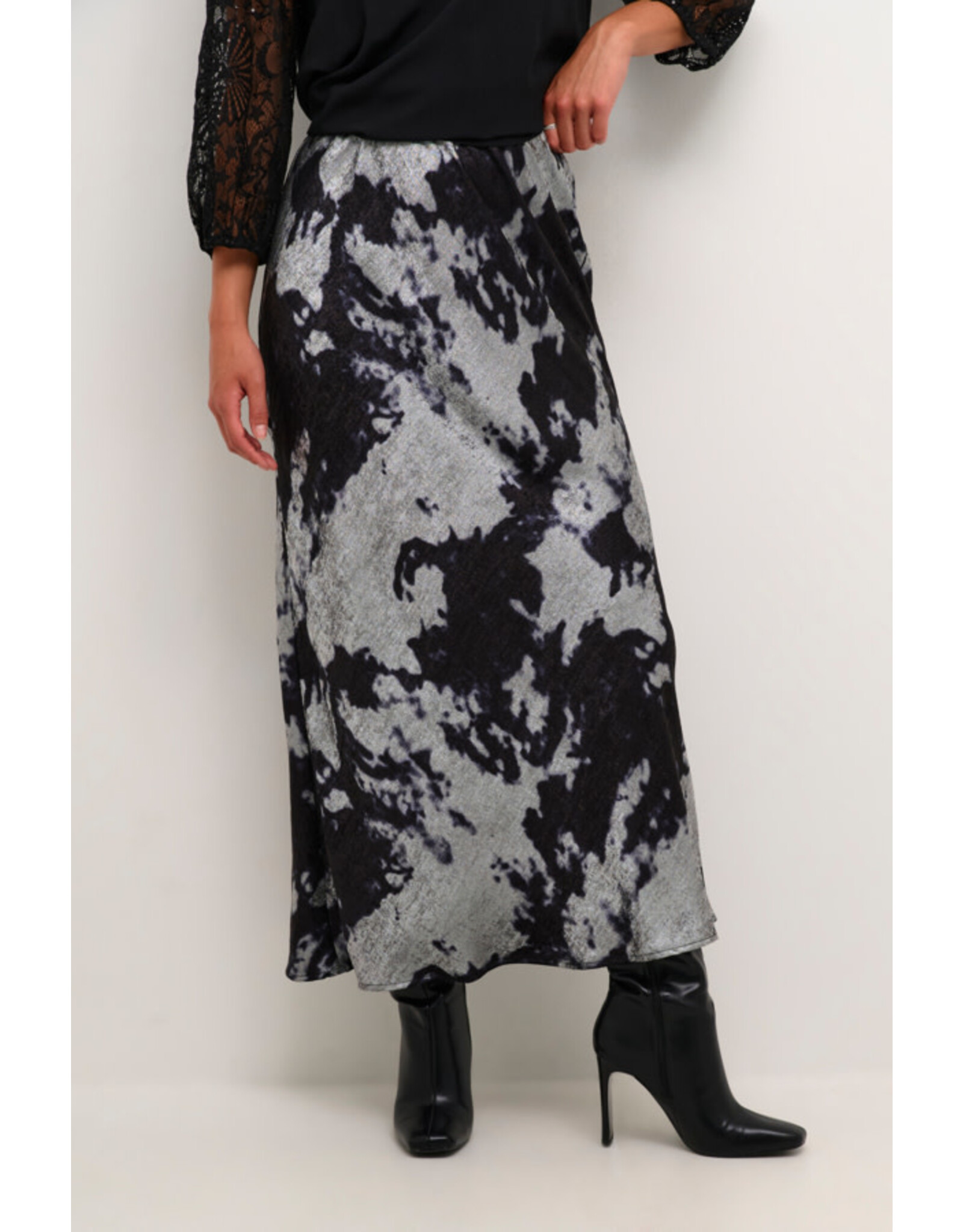 Kaffe Kaffe - Sky Printed Skirt (Blk / Silver Cloud)