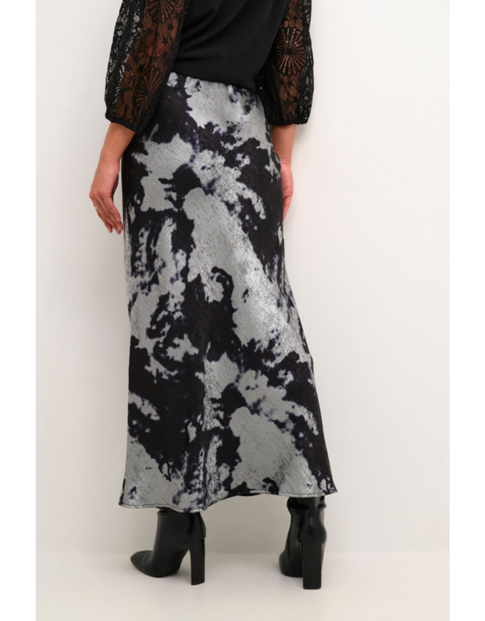 Kaffe Kaffe - Sky Printed Skirt (Blk / Silver Cloud)