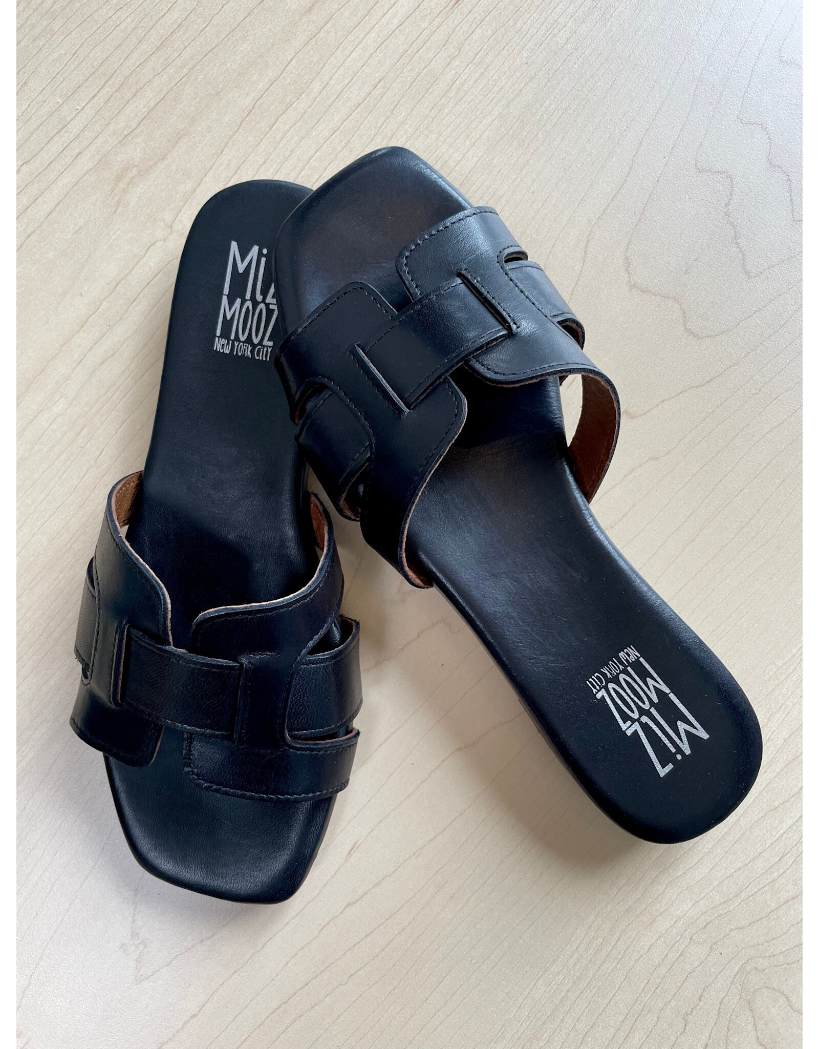 Miz Mooz Miz Mooz - Palmyra Slide Sandal (Black)