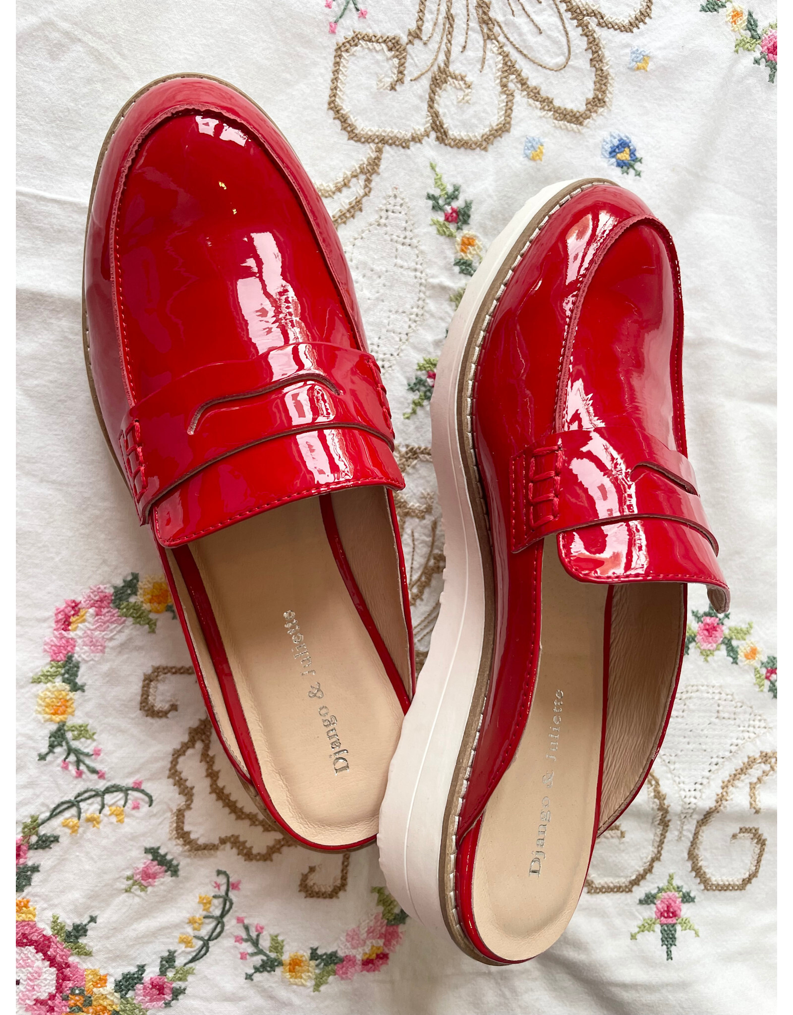 Django and Juliette Django & Juliette - Olmm (Red / White Patent Leather)