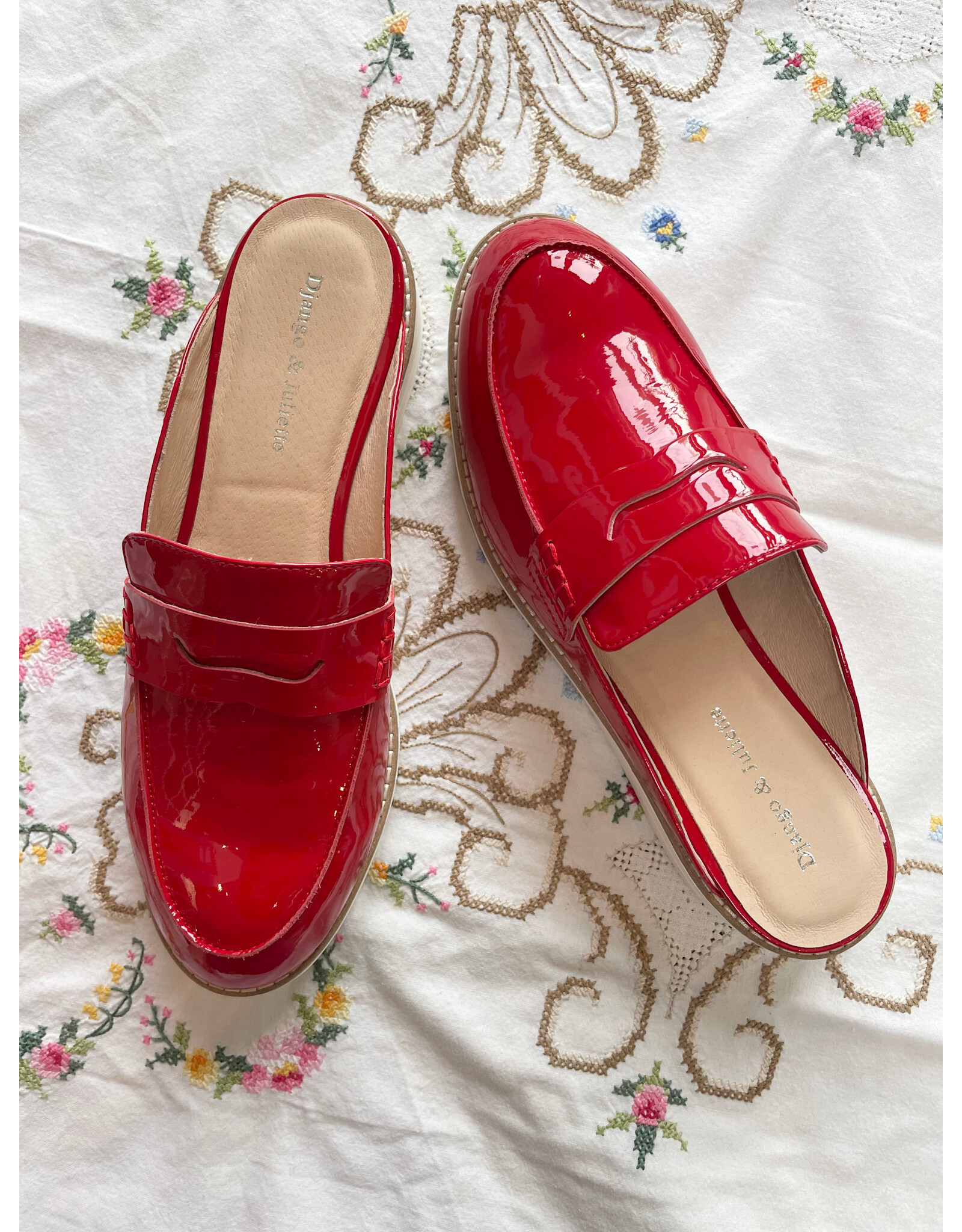 Django and Juliette Django & Juliette - Olmm (Red / White Patent Leather)