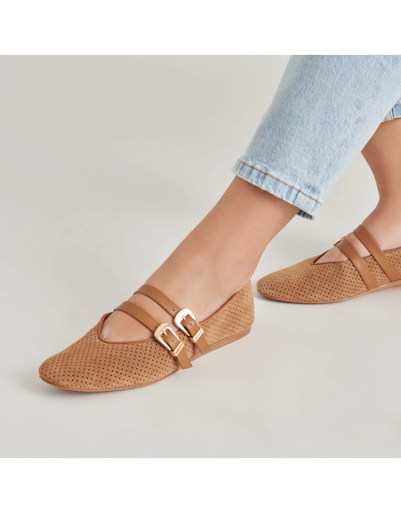 Dolce Vita Dolce Vita - Baylee Perforated Suede Flat (Pecan)