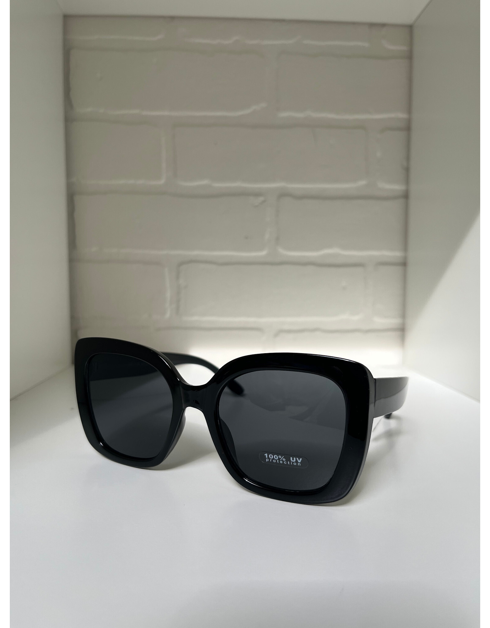 ICHI ICHI - Iliona Sunglasses (Black)