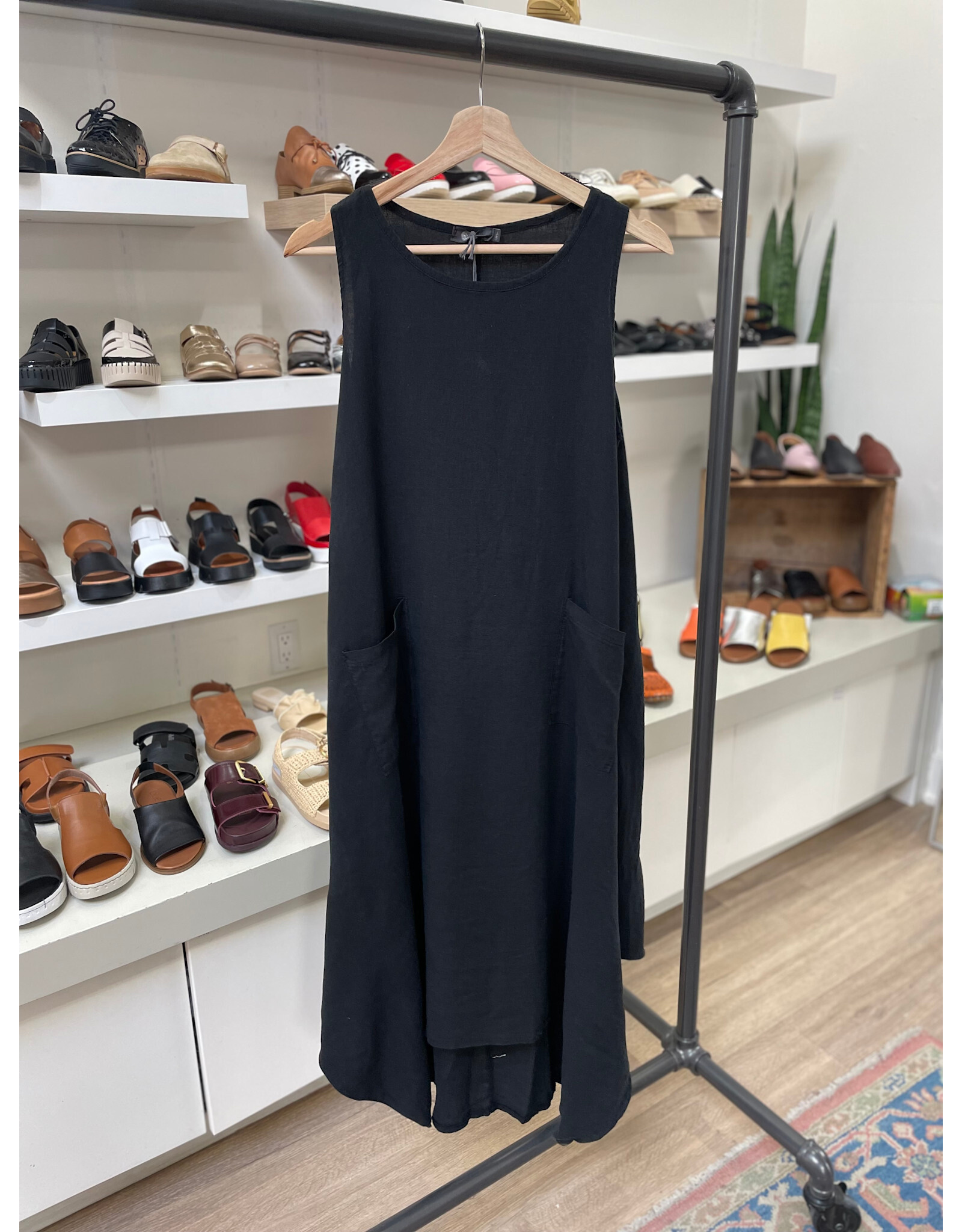 Made in Italy - Flowy Dress with Pockets (Black)