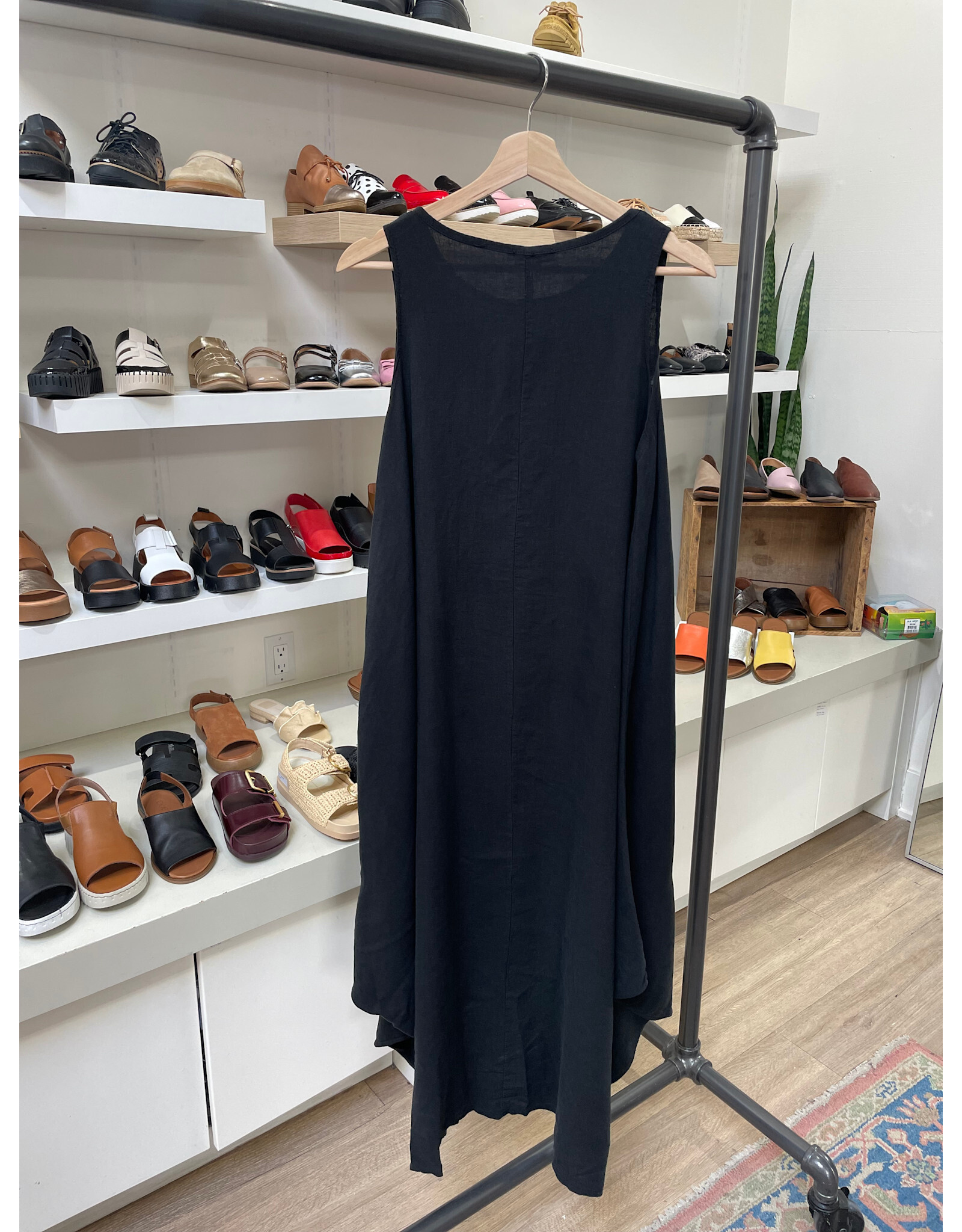 Made in Italy - Flowy Dress with Pockets (Black)