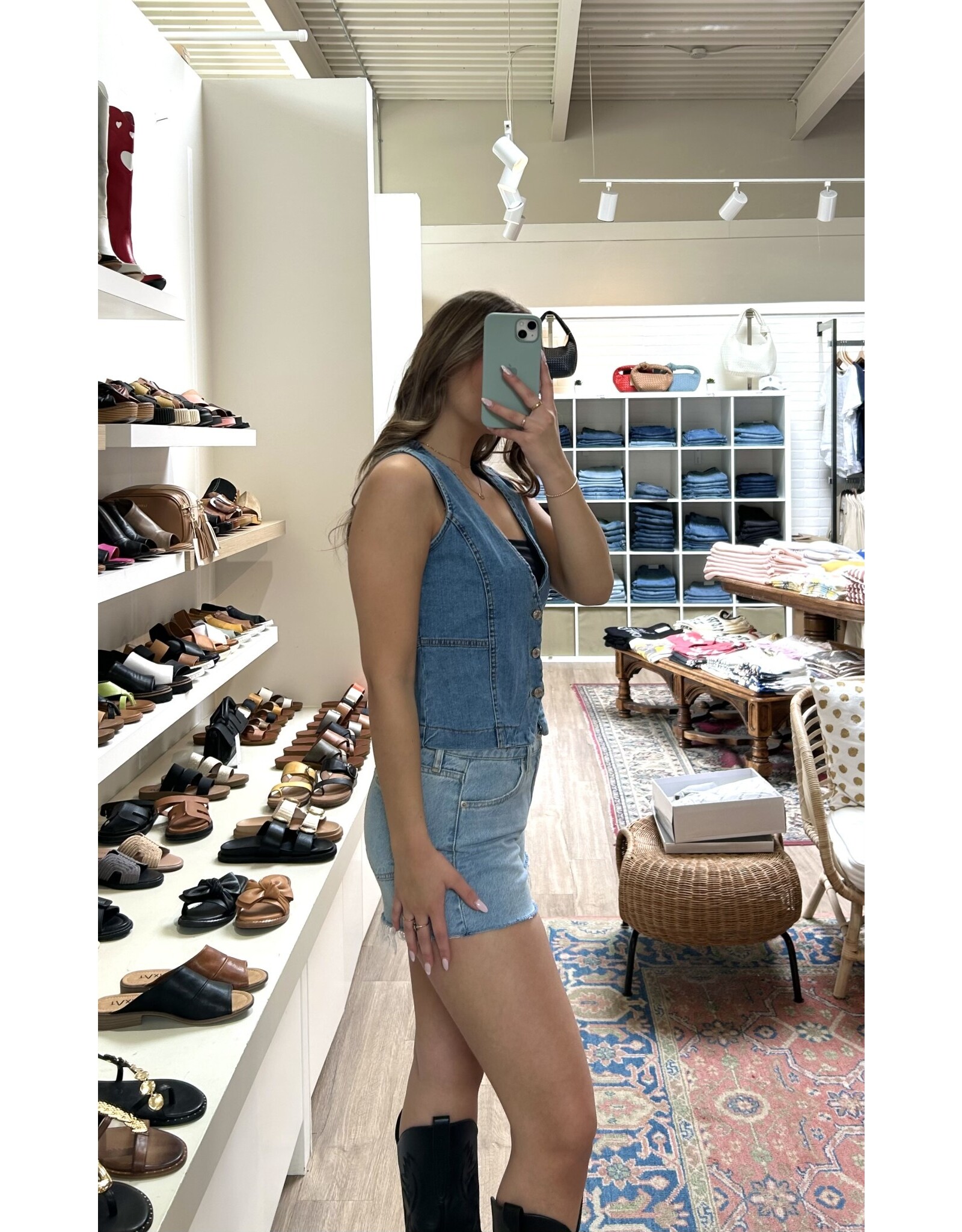 b.young b.young - Komma Denim Waistcoat (Light Blue)