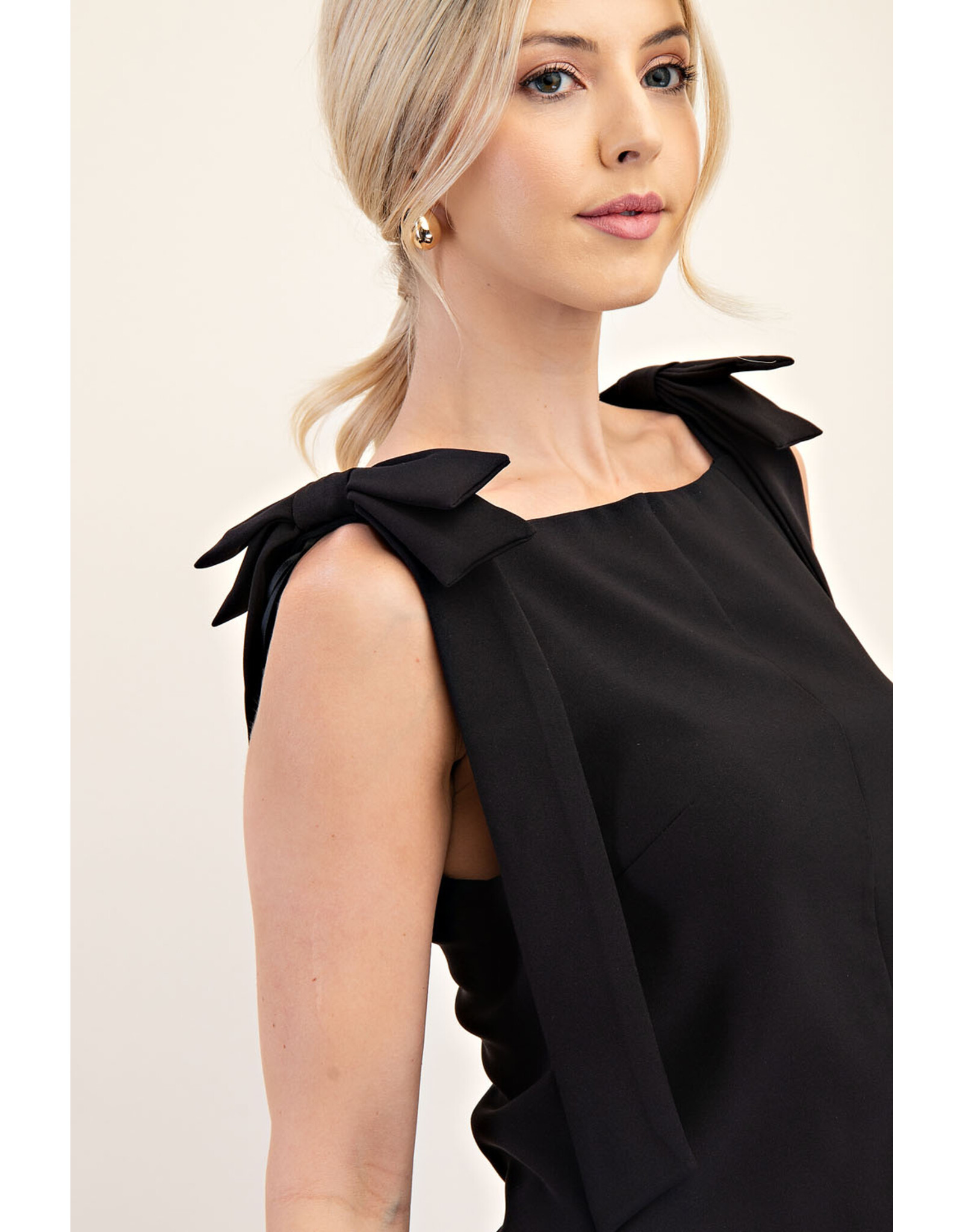 glam Straight Neckline Bow Dress (Black)