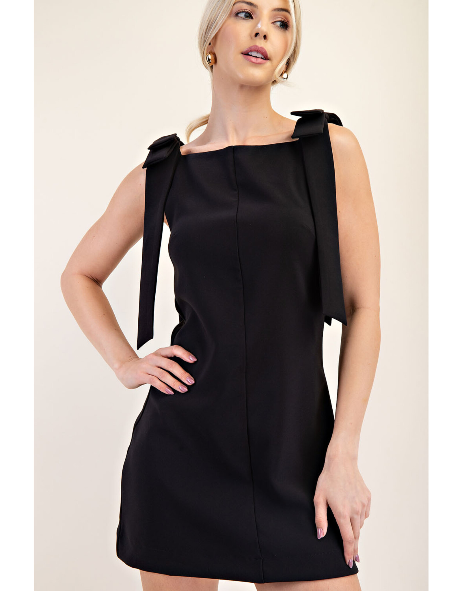 glam Straight Neckline Bow Dress (Black)