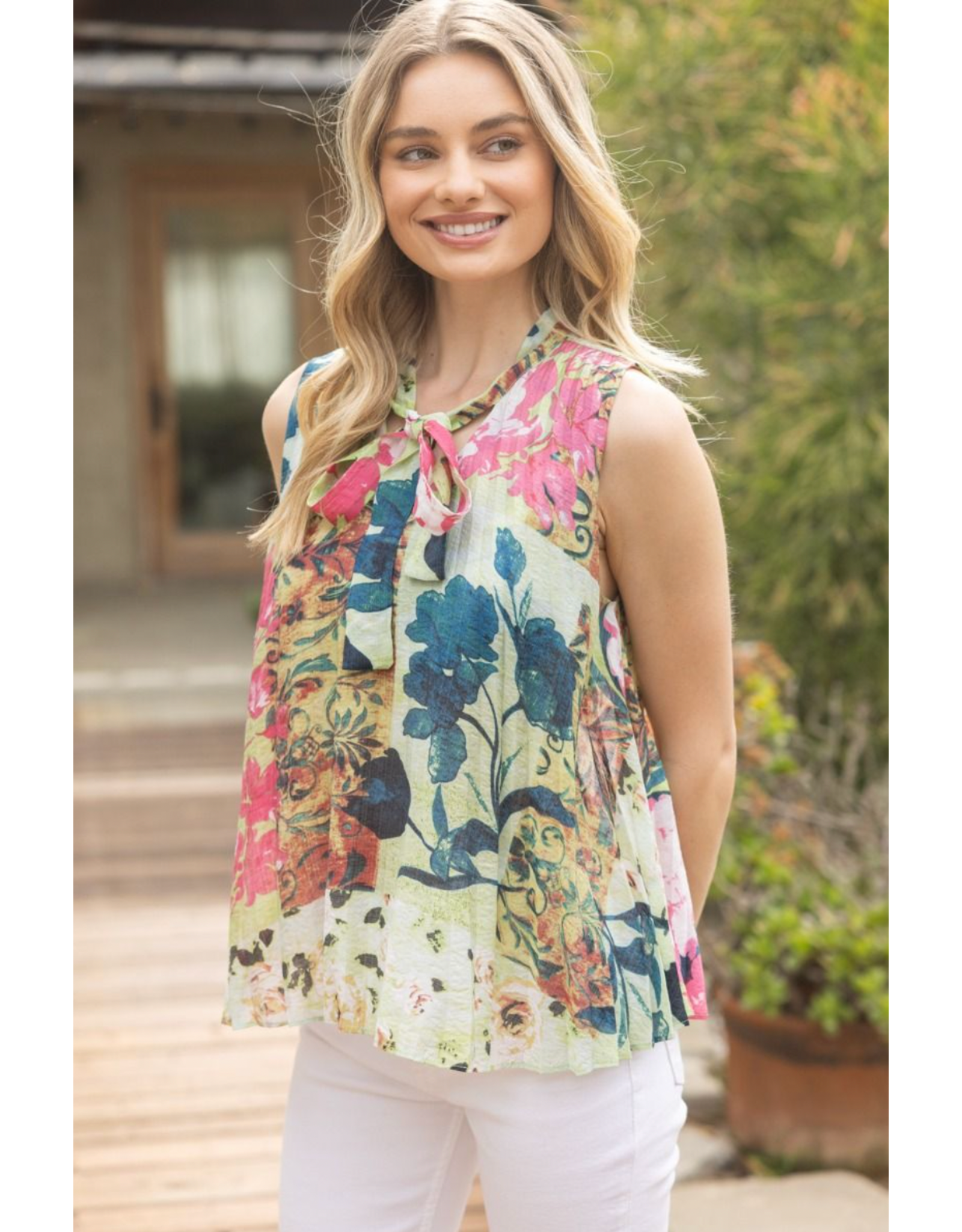 Voy Floral Print Sleeveless Pleated Top (Green)