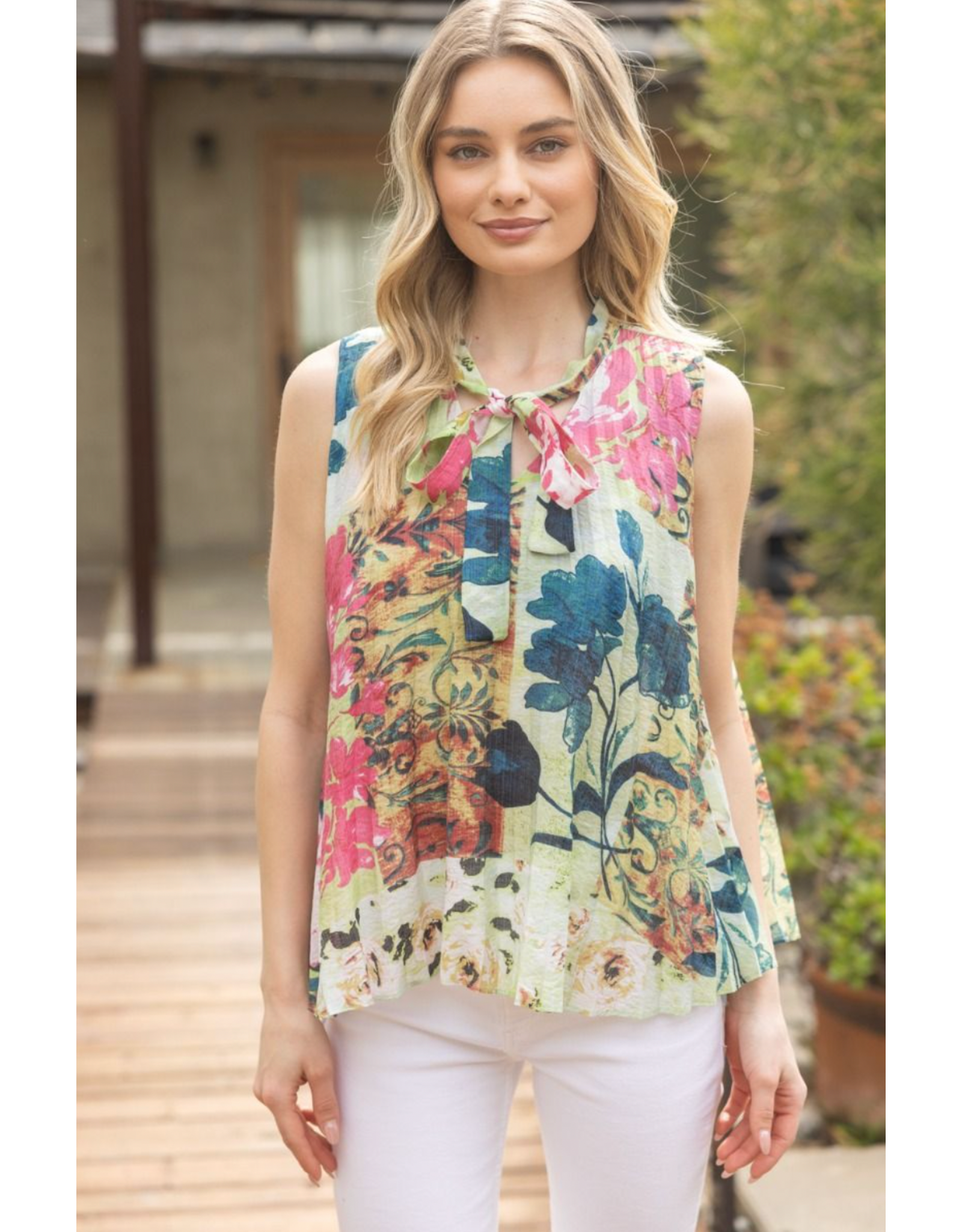 Voy Floral Print Sleeveless Pleated Top (Green)
