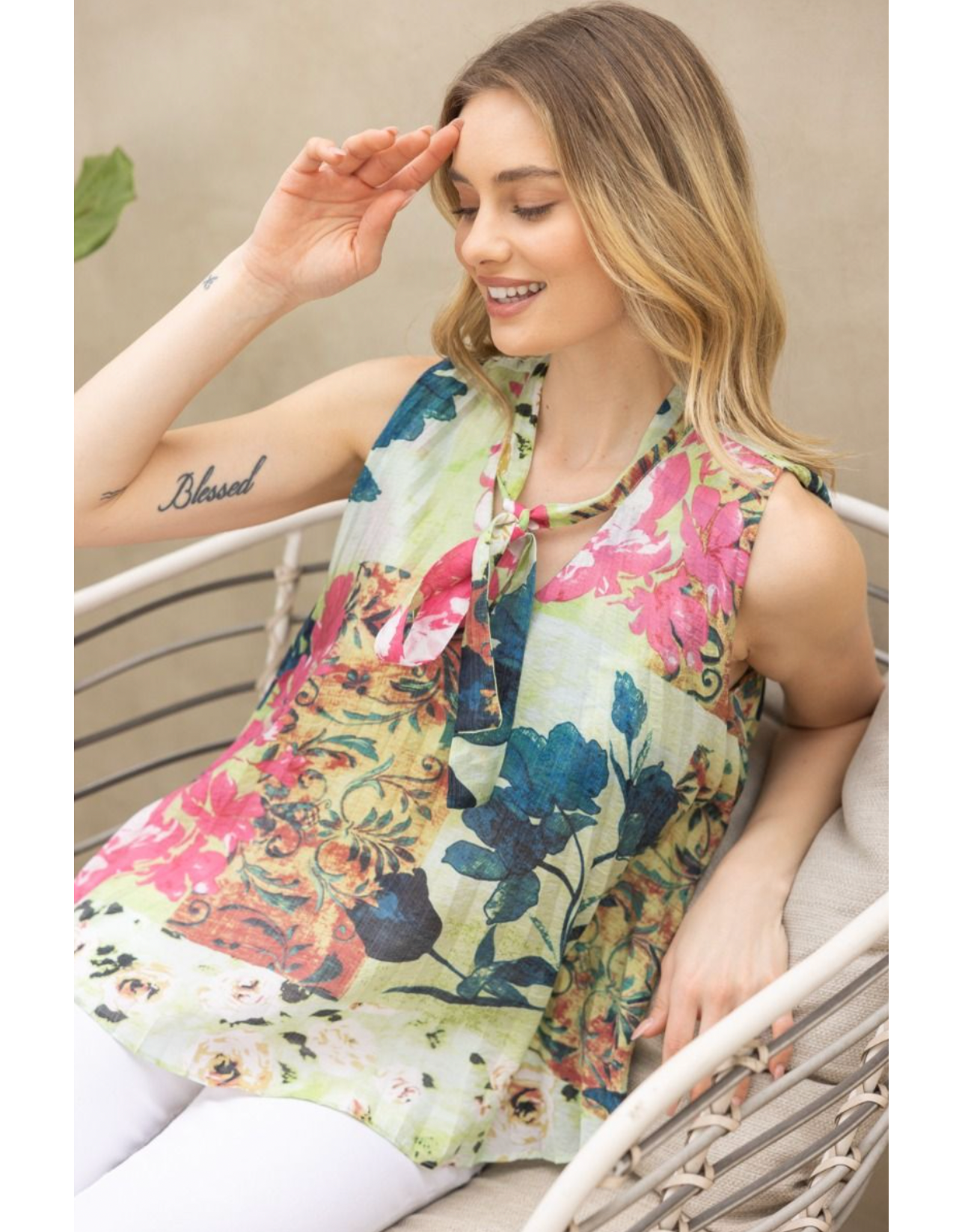 Voy Floral Print Sleeveless Pleated Top (Green)